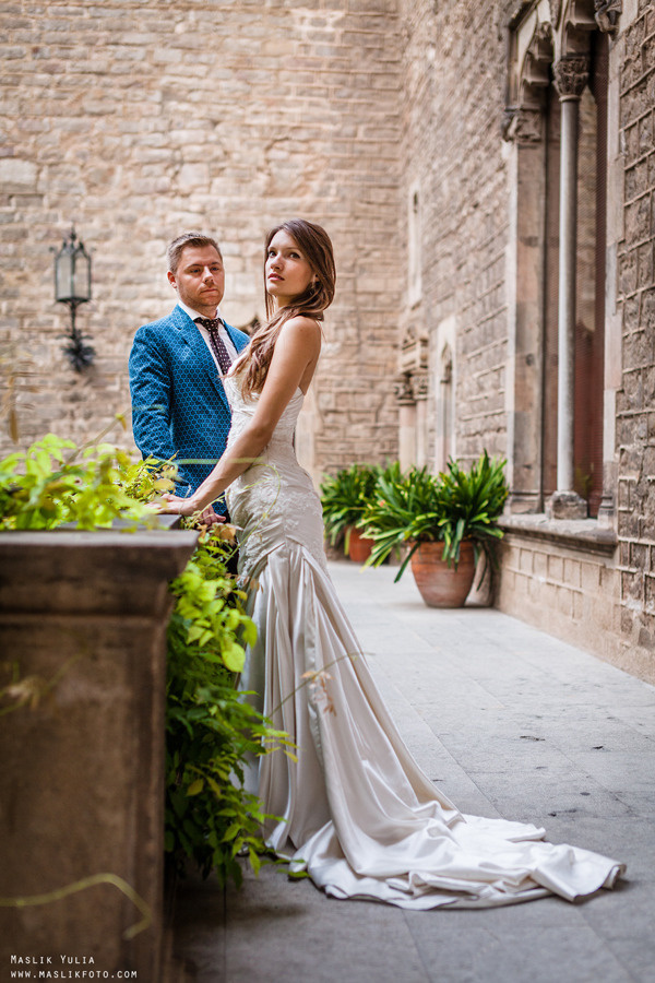 Sesión de fotos de boda en Barcelona en el Parque Laberinto. Fotógrafo en Barcelona  Maslik Yulia
