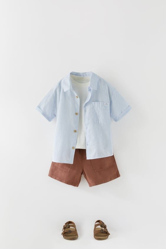 Fotografia editorial de roupas para ensaio de família com estética minimalista