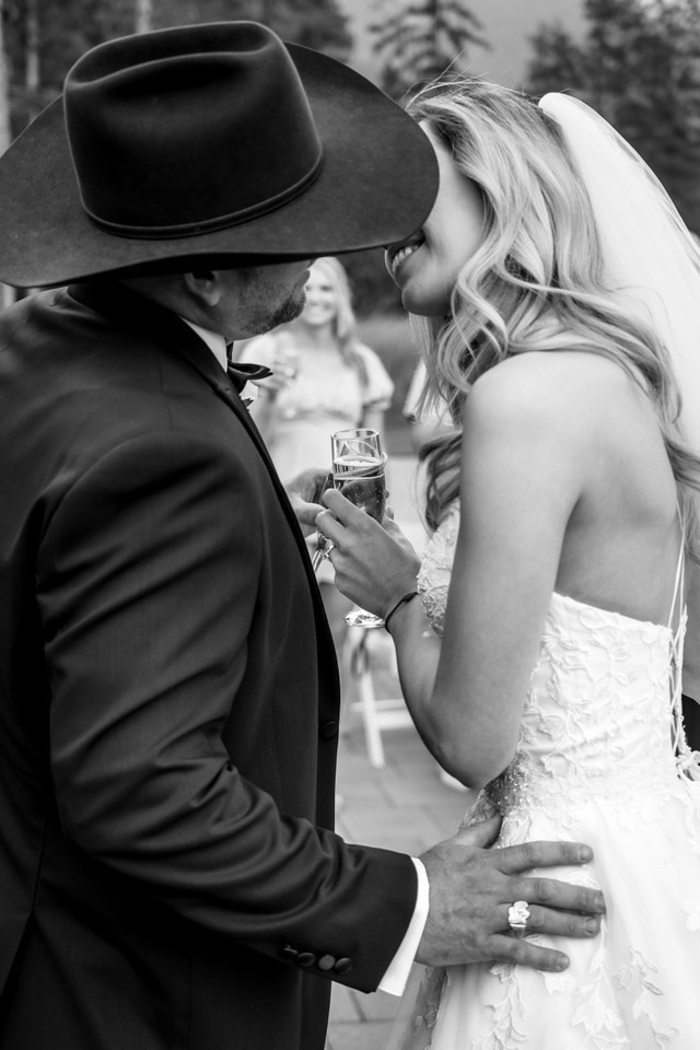 Wedding and family photographer in Calgary Kate Beliaeva