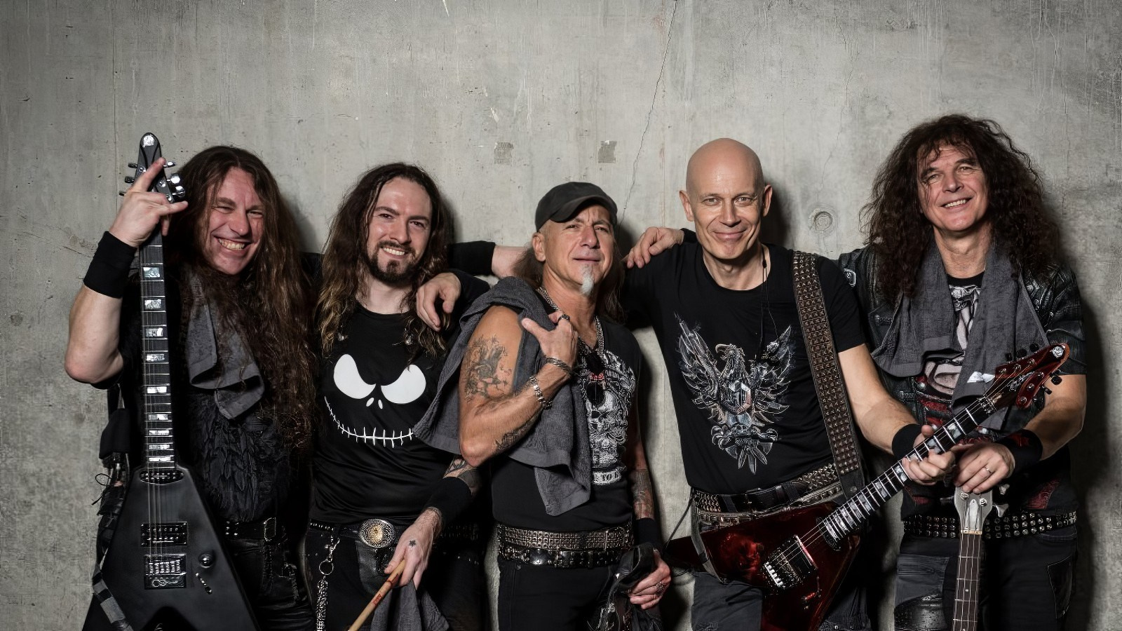 Atacan el camión de gira de Accept cerca de Barcelona y roban una guitarra histórica de la banda | FOTKAI