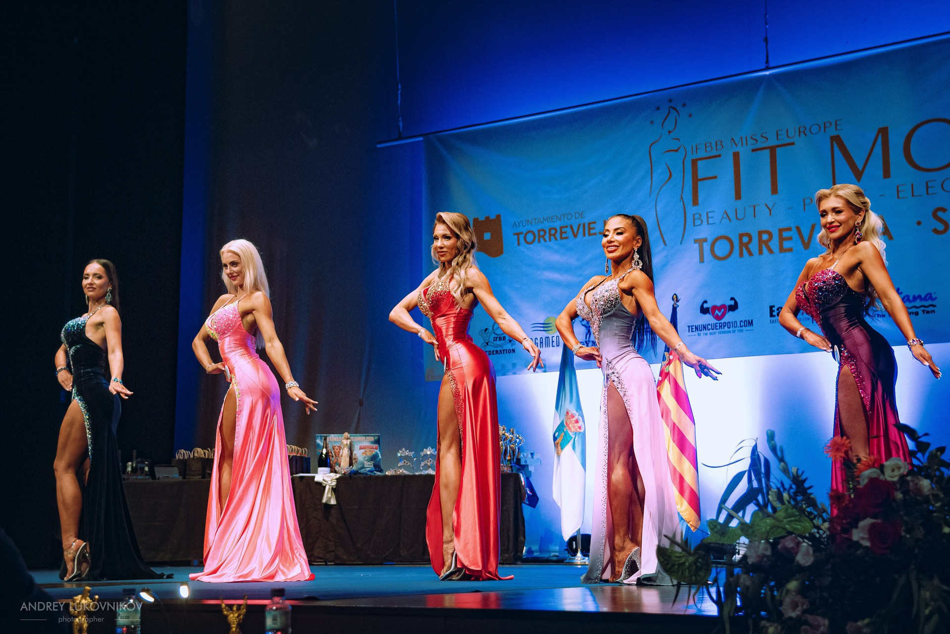 Sesión fotográfica de reportaje para el concurso internacional IFBB Miss Fit Model Europe 2024 en Torrevieja | Fotógrafo Andrey Lukovnikov
