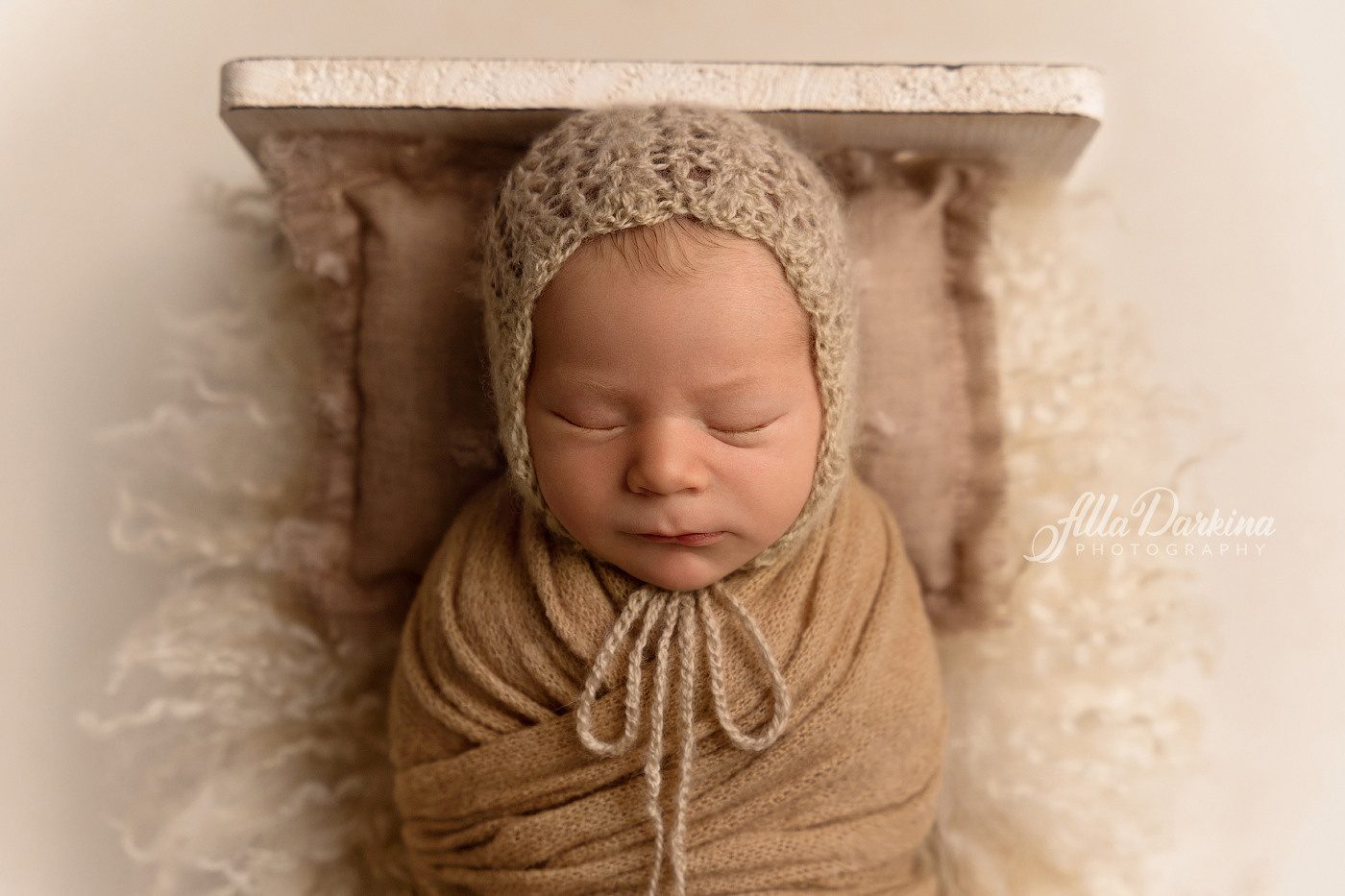 Newborn session price guide. Newborn and family photographer. Hills District. Sydney