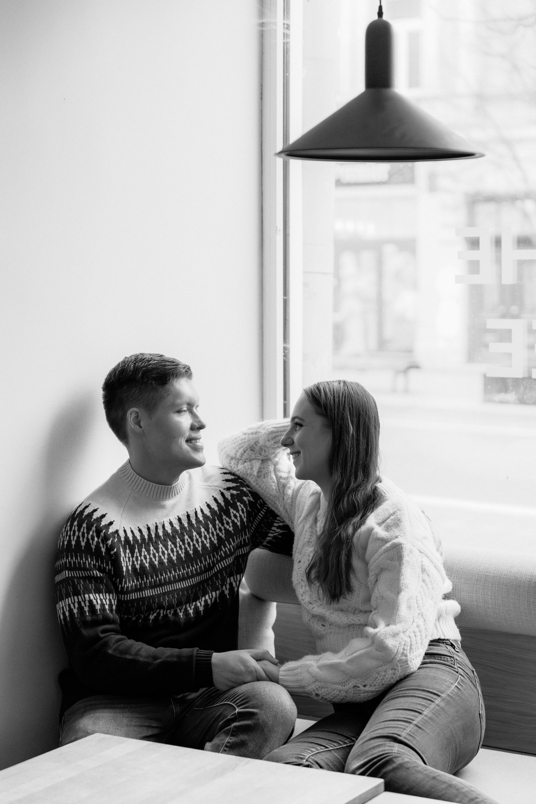 Top geriausių kavinių sąrašas Vilniuje — vietos įspūdingoms fotosesijoms. Framed by Evelina | Vestuvių fotografė