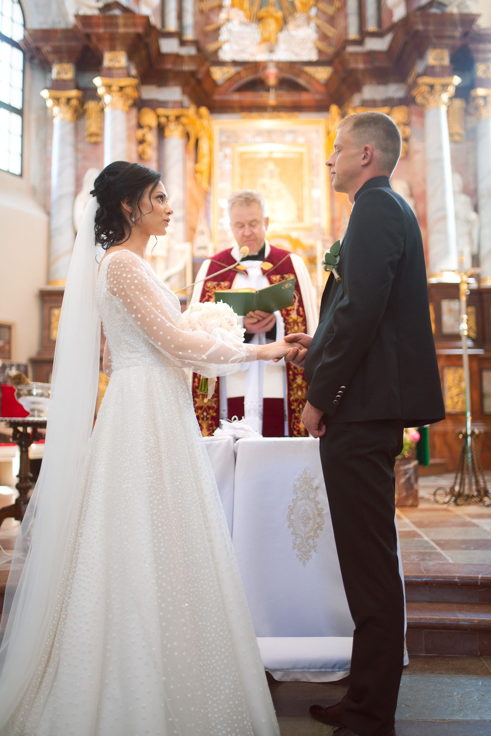Vestuvių fotosesija, ceremonija, Vestuvių pasiruošimo fotografavimas. Vestuvių fotografas Vilnius Trakai kaina vestuvių fotografavimas fotografė personal.lt photogrpahy kainos jaunoji jaunikis nuotaka santuoka vestuvės, profesionali natūrali meninė reportažinė klasikinė fotosesija, vestuvių fotosesija gamtoje dvare