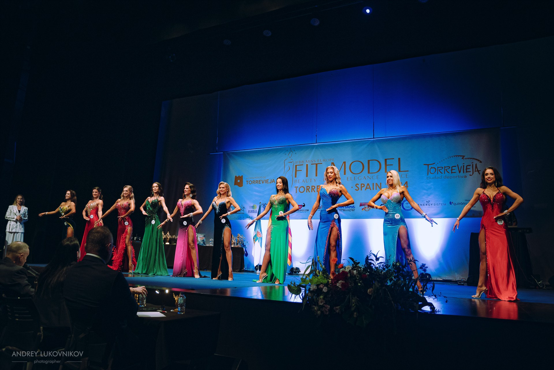 Sesión fotográfica de reportaje para el concurso internacional IFBB Miss Fit Model Europe 2024 en Torrevieja | Fotógrafo Andrey Lukovnikov