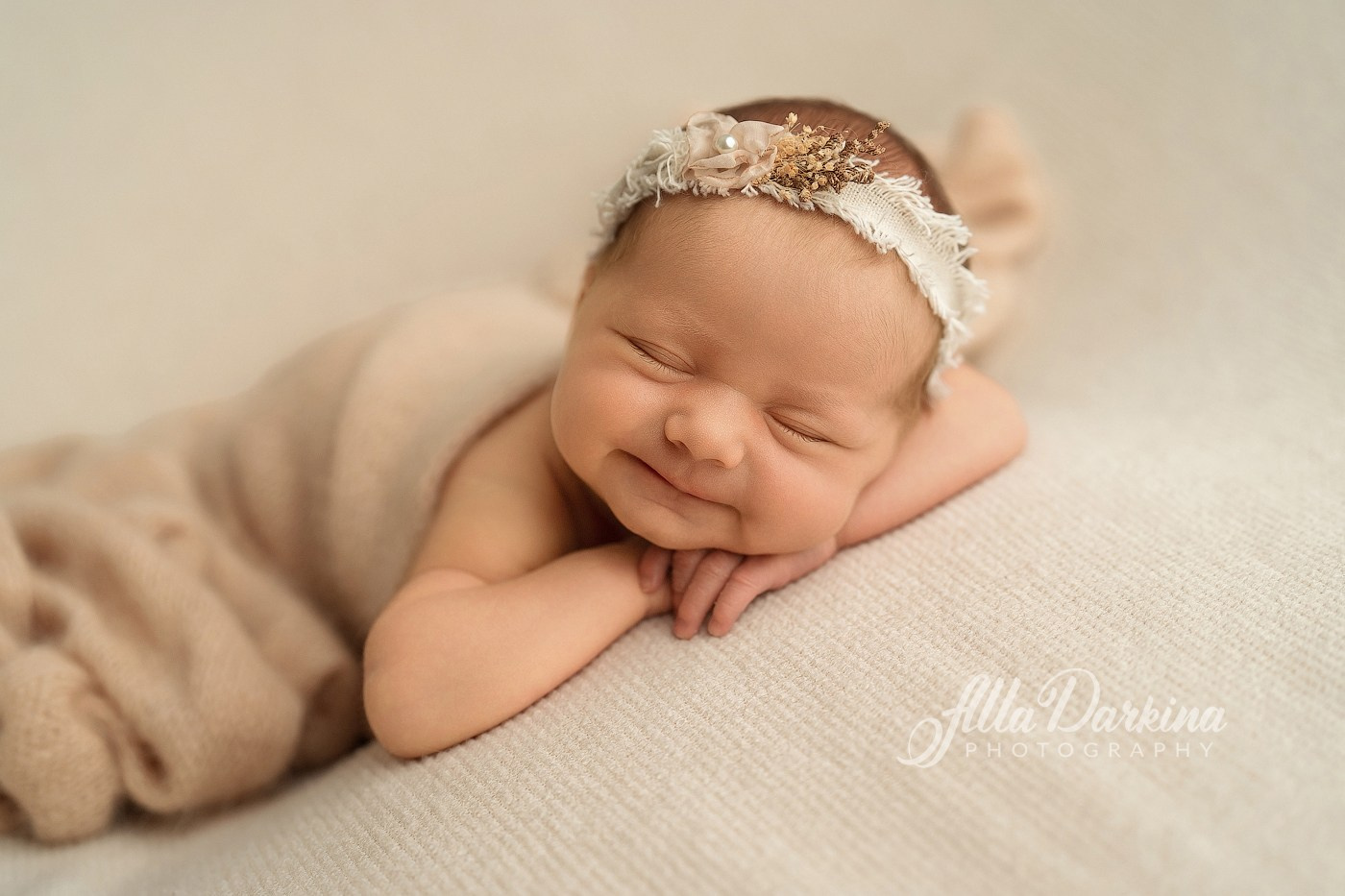 Newborn session price guide. Newborn and family photographer. Hills District. Sydney