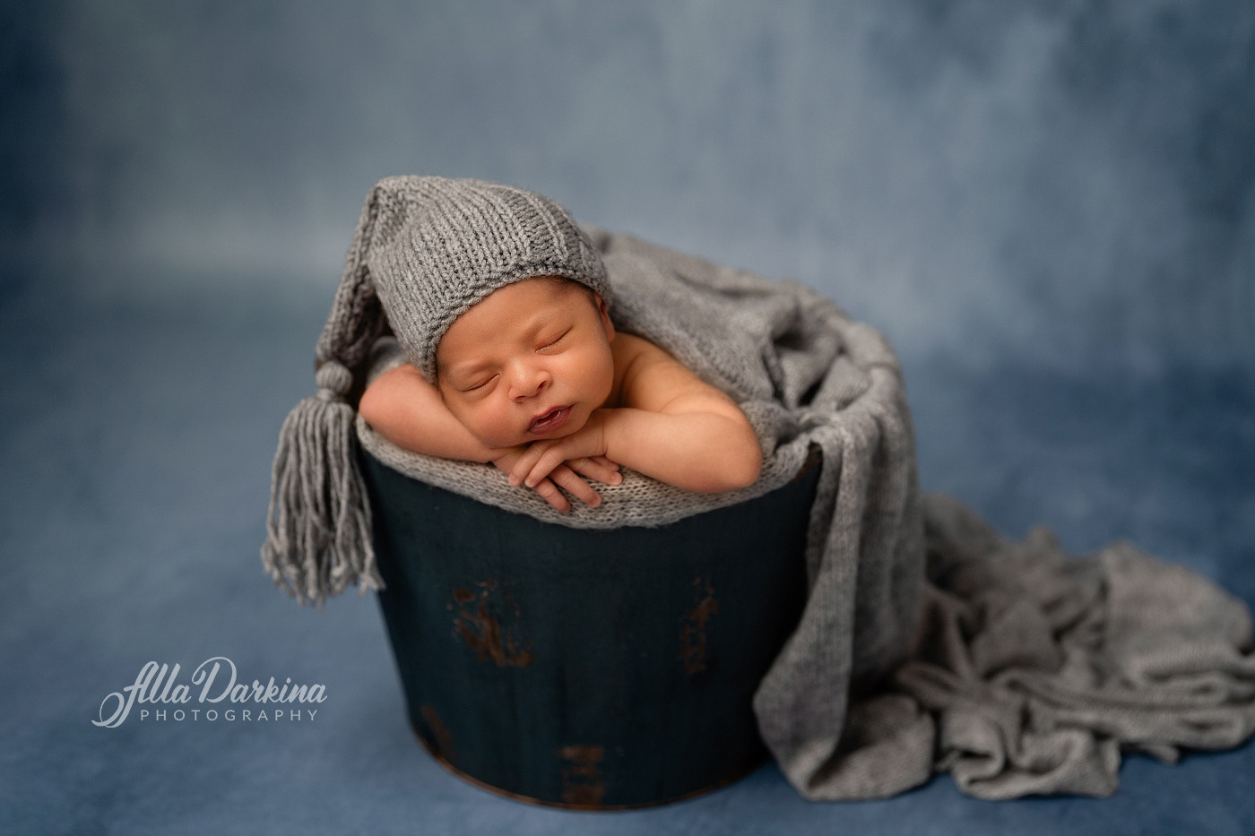 Newborn session price guide. Newborn and family photographer. Hills District. Sydney