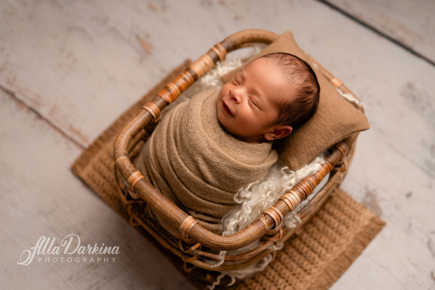 Newborn session price guide. Newborn and family photographer. Hills District. Sydney