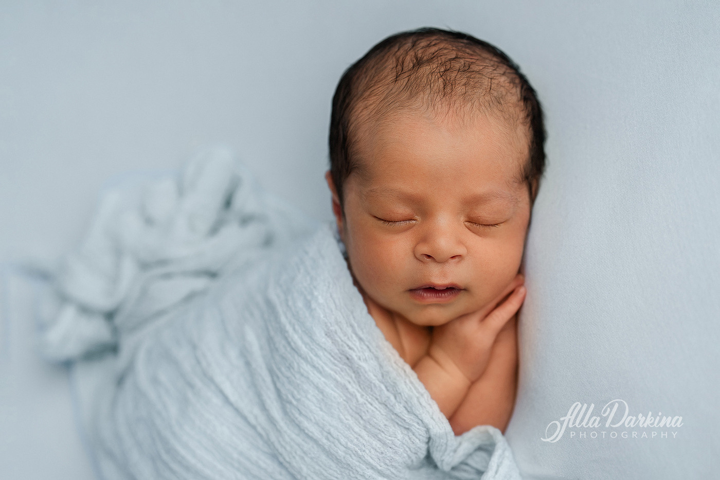 Newborn session price guide. Newborn and family photographer. Hills District. Sydney