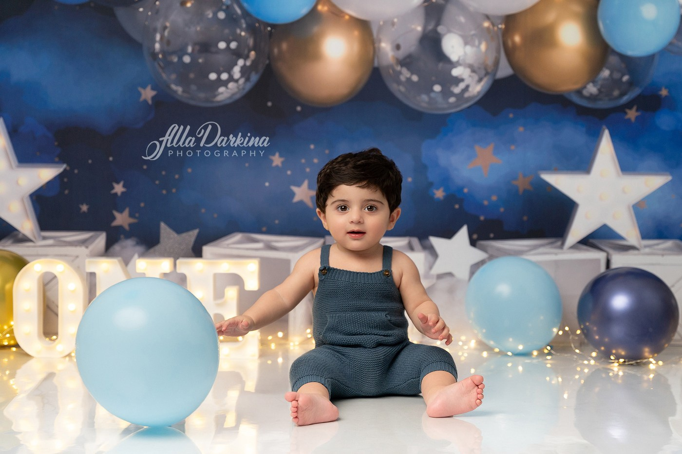 Starry Night Cake Smash Session. Newborn and family photographer. Hills District. Sydney