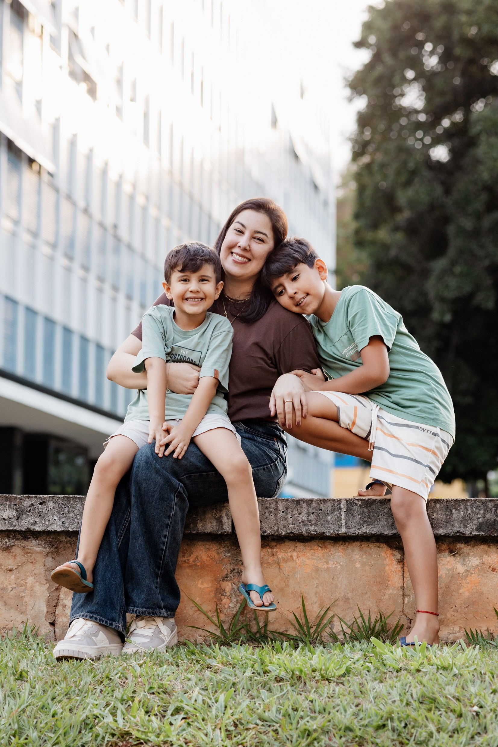 Ensaio mãe e filhos em Brasília • Asa Norte | Fotografia de Família. Fotógrafa em Brasília e Recife | Ensaios de família, gestante e festas infantis — Ize Fotografia