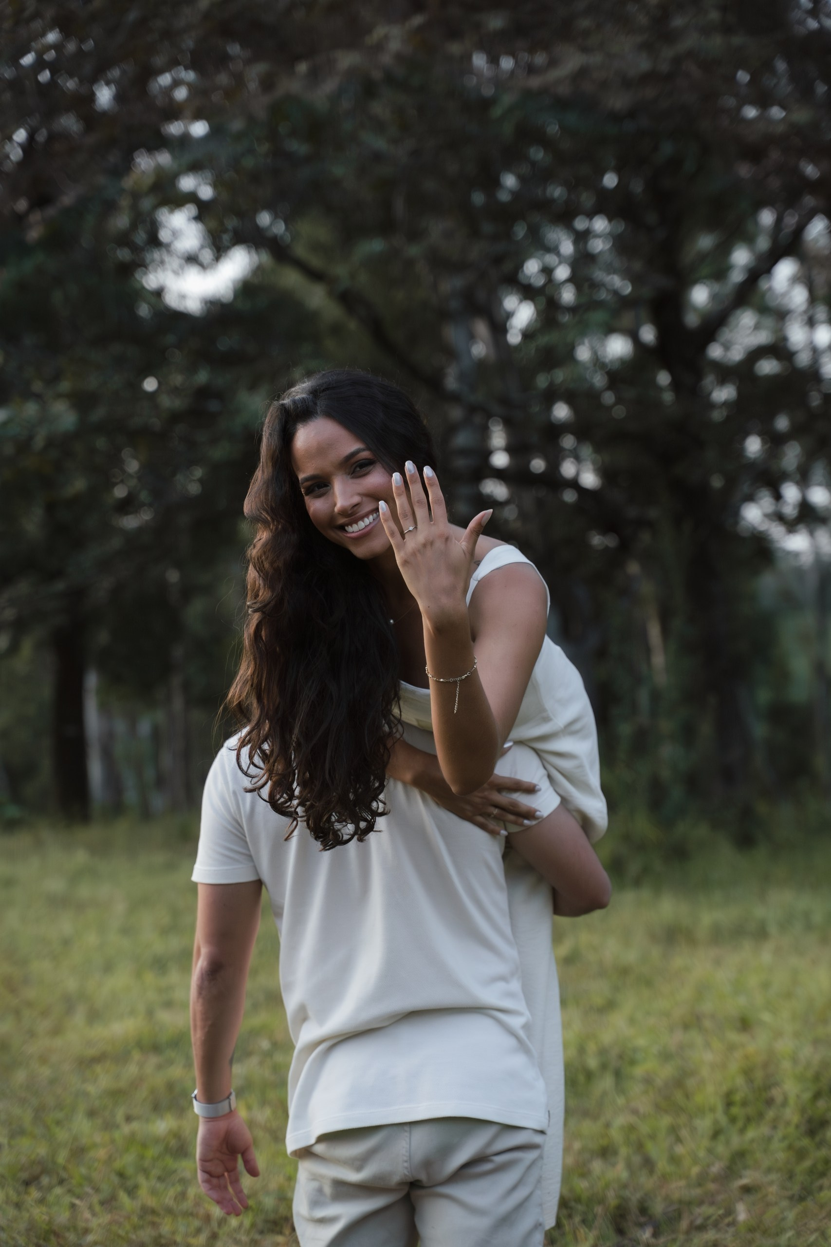 Fotografia de casal em BH com Diego e Luana, celebrando o amor e a alegria de construir uma vida juntos.