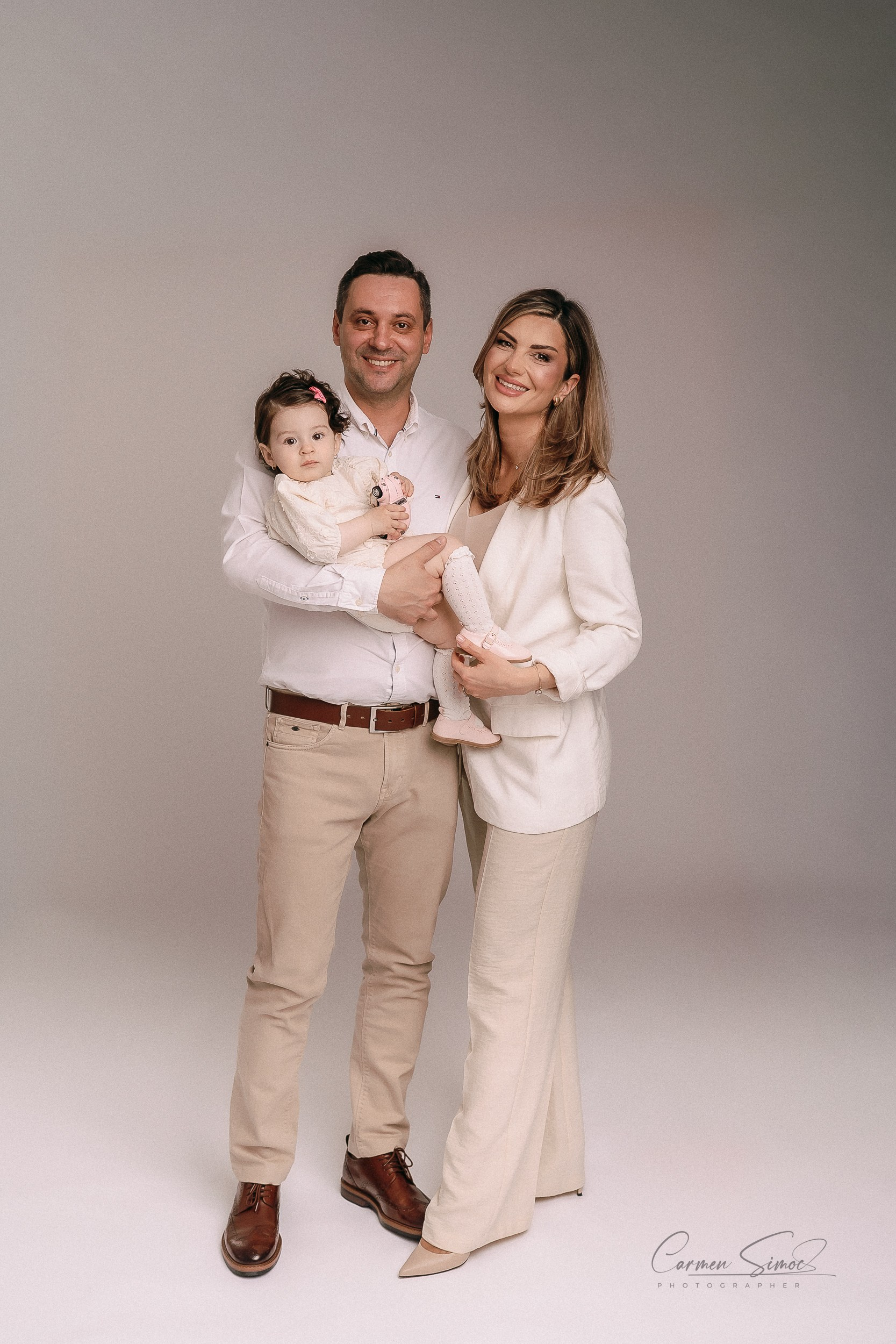 Servicii foto. Fotograf de familie, evenimente, produs și brand personal în Zalau, Cluj-Napoca Carmen Simoc