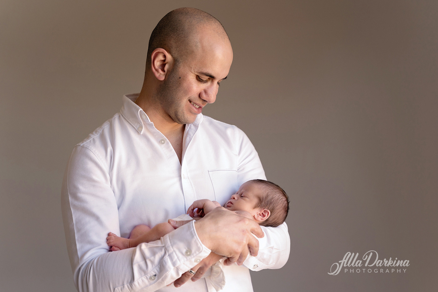 Lifestyle newborn session price guide. Newborn and family photographer. Hills District. Sydney