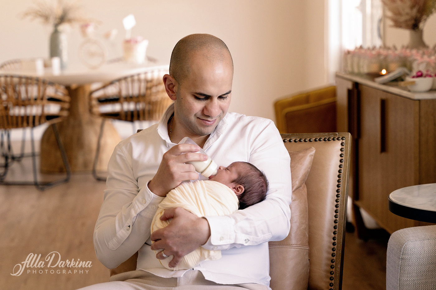 Lifestyle newborn session price guide. Newborn and family photographer. Hills District. Sydney