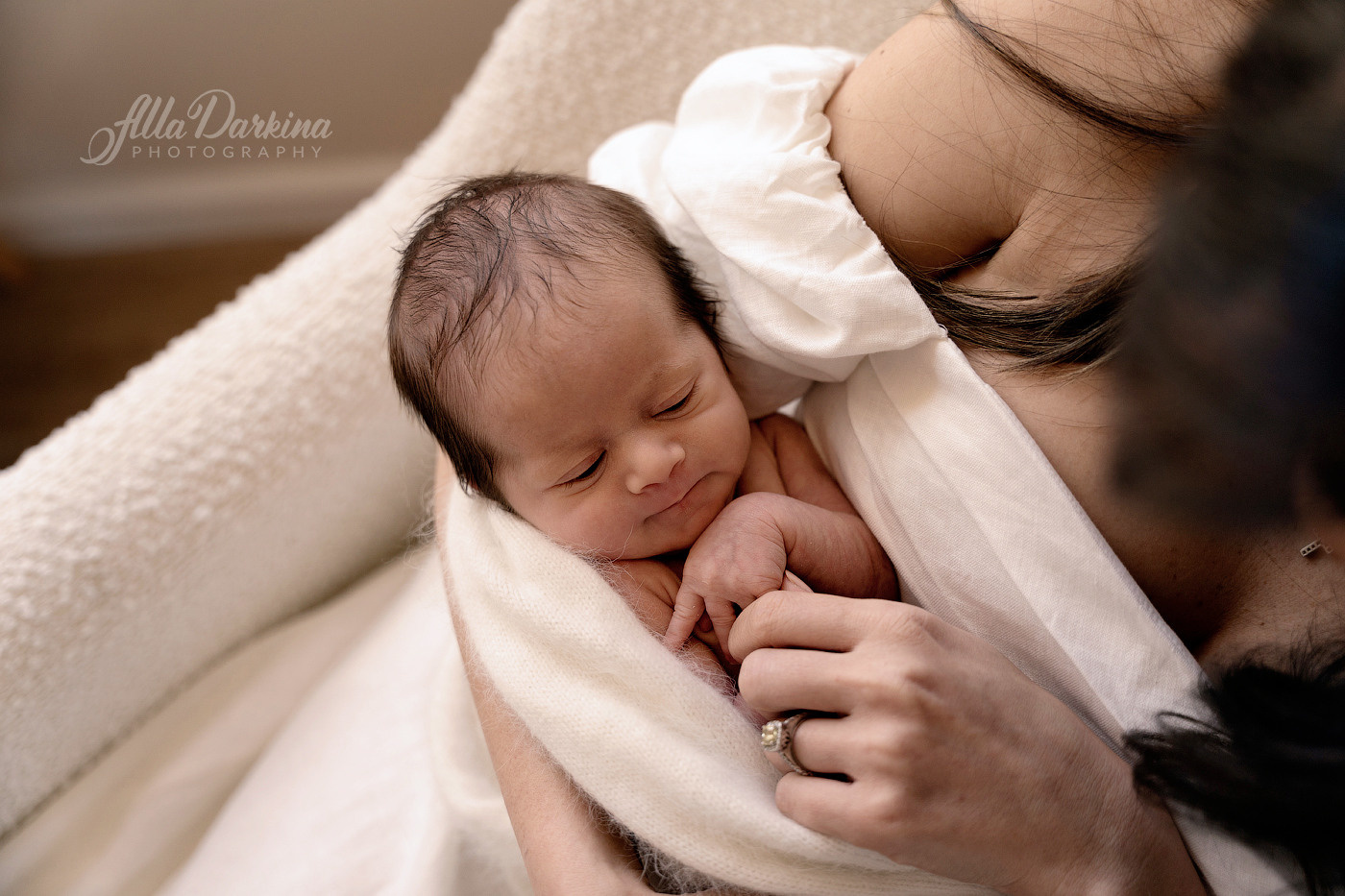 Lifestyle newborn session price guide. Newborn and family photographer. Hills District. Sydney