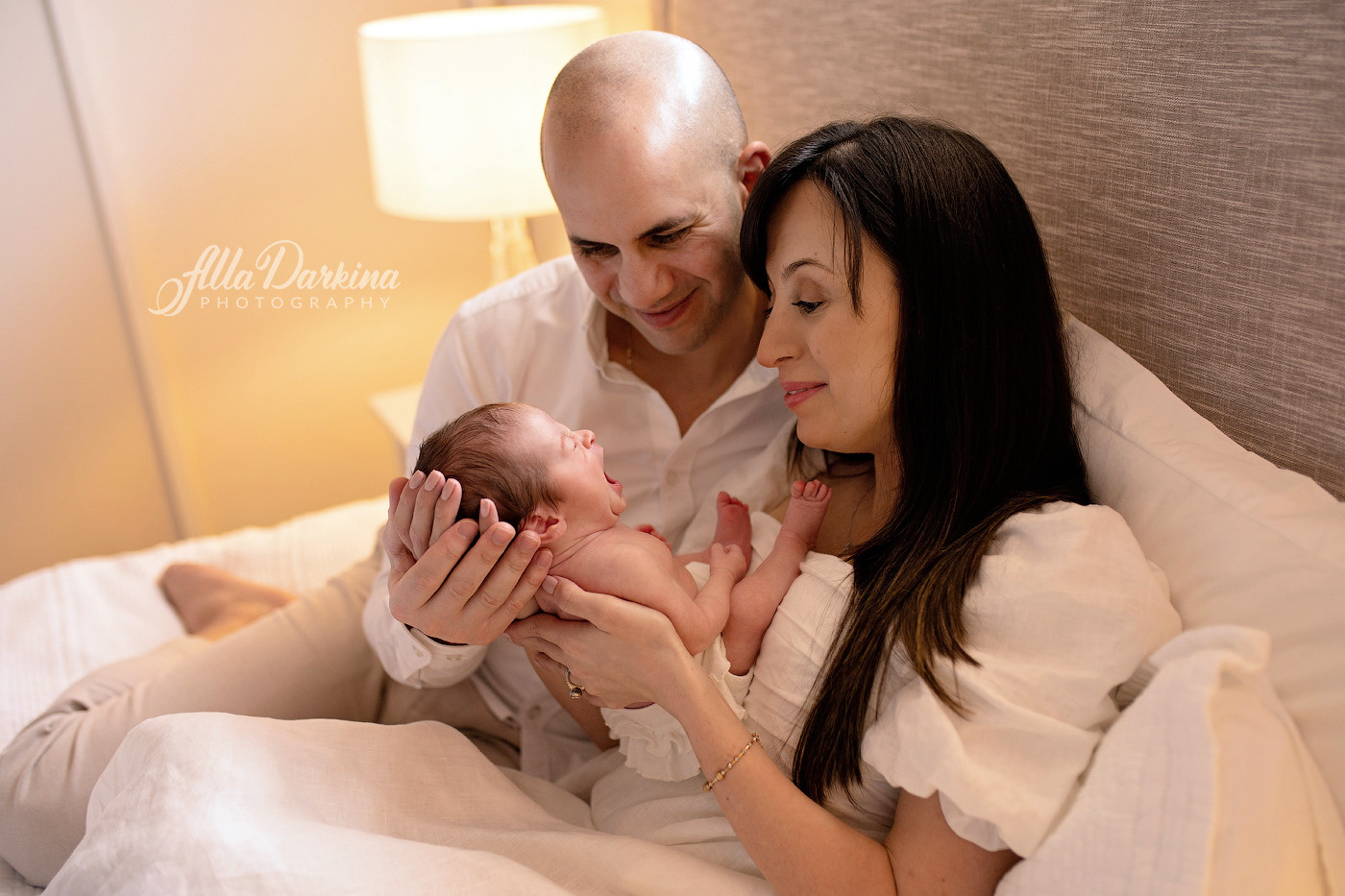 Lifestyle newborn session price guide. Newborn and family photographer. Hills District. Sydney