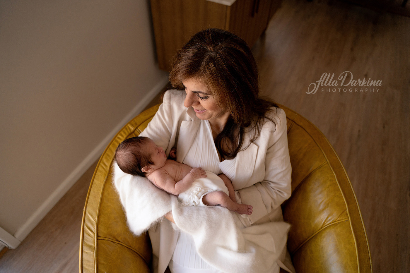 Lifestyle newborn session price guide. Newborn and family photographer. Hills District. Sydney