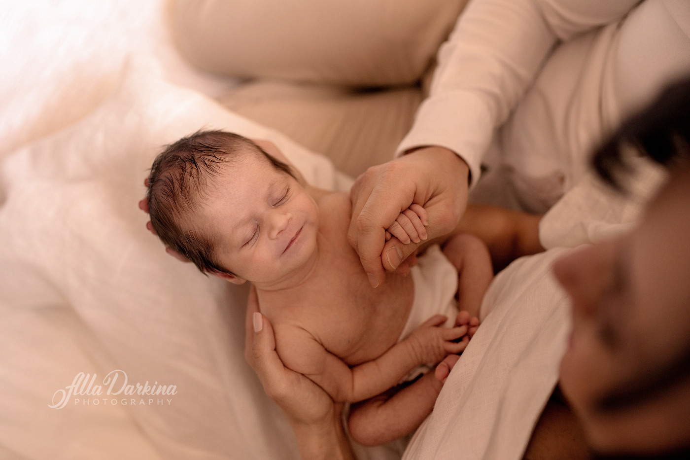 Lifestyle newborn session price guide. Newborn and family photographer. Hills District. Sydney