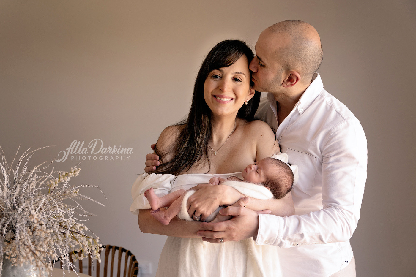 Lifestyle newborn session price guide. Newborn and family photographer. Hills District. Sydney