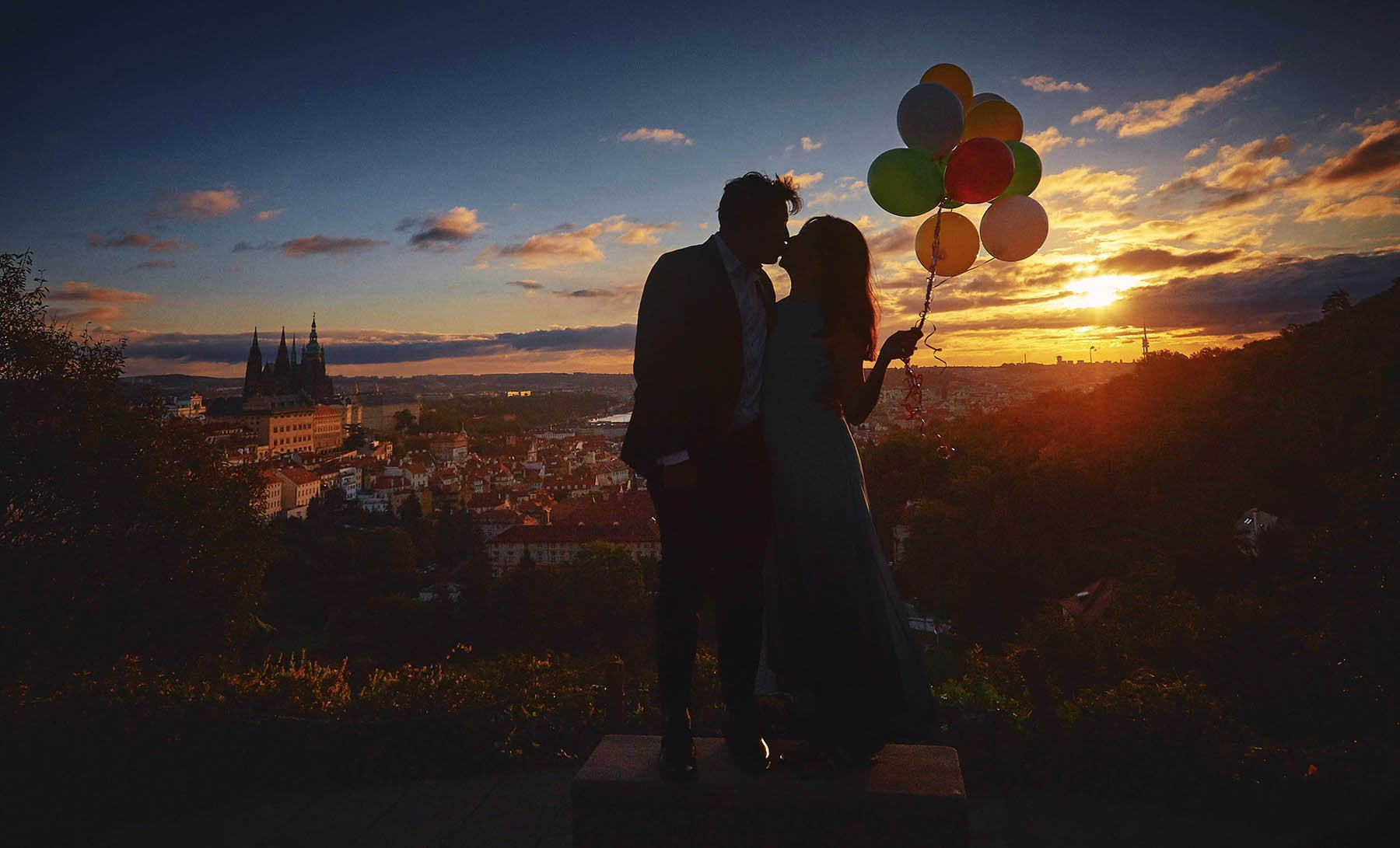 Prague Sunrise Sessions: Cinematic Engagement & Pre-Wedding Photography