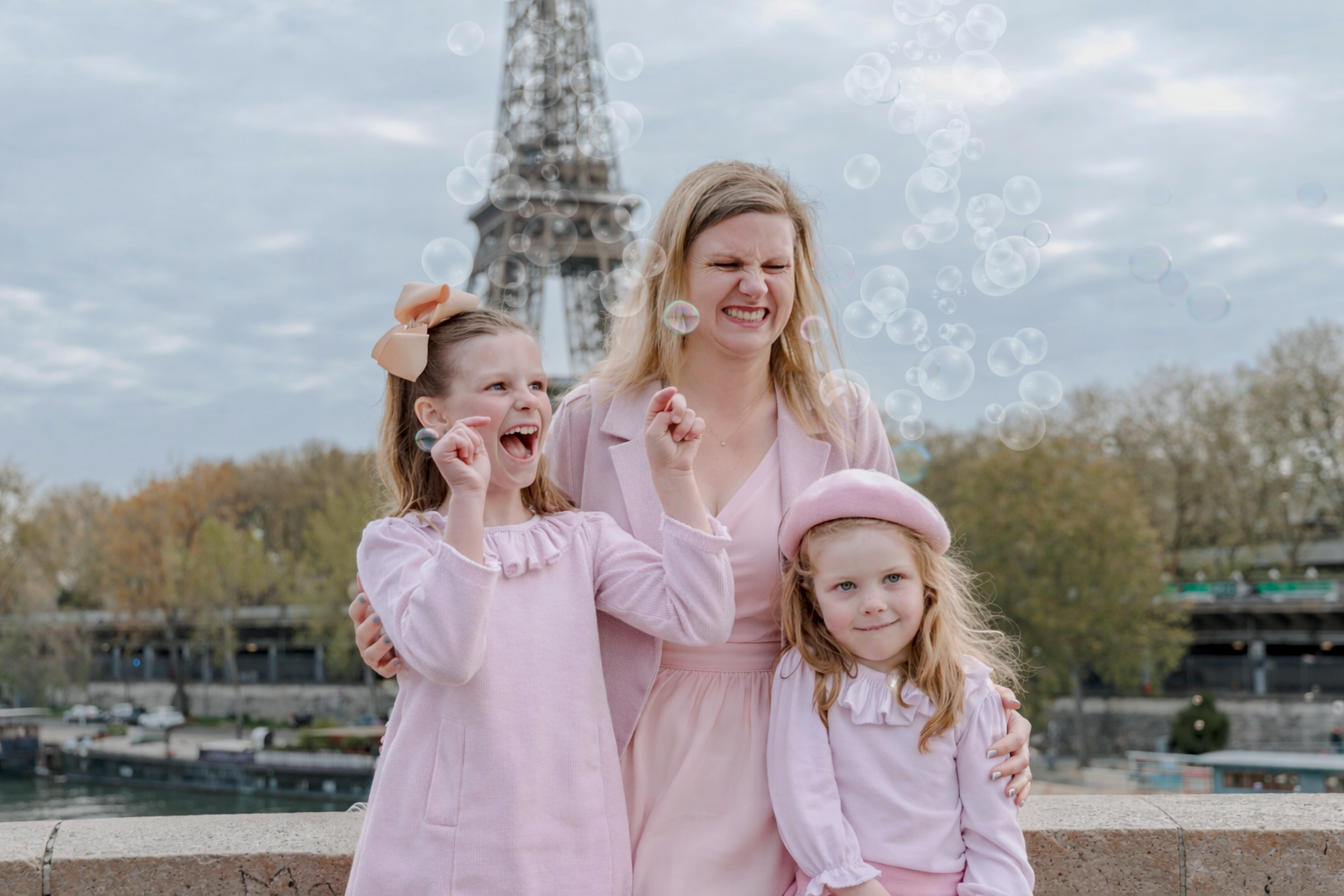 Paris Family Photographer — Artistic Family Photo & Video Experiences with Liya. Photographe à Paris