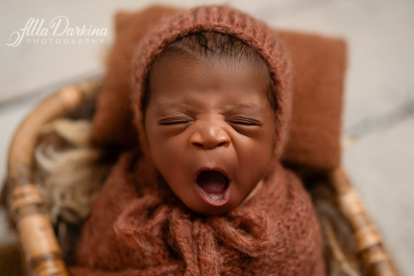 Newborn session price guide. Newborn and family photographer. Hills District. Sydney