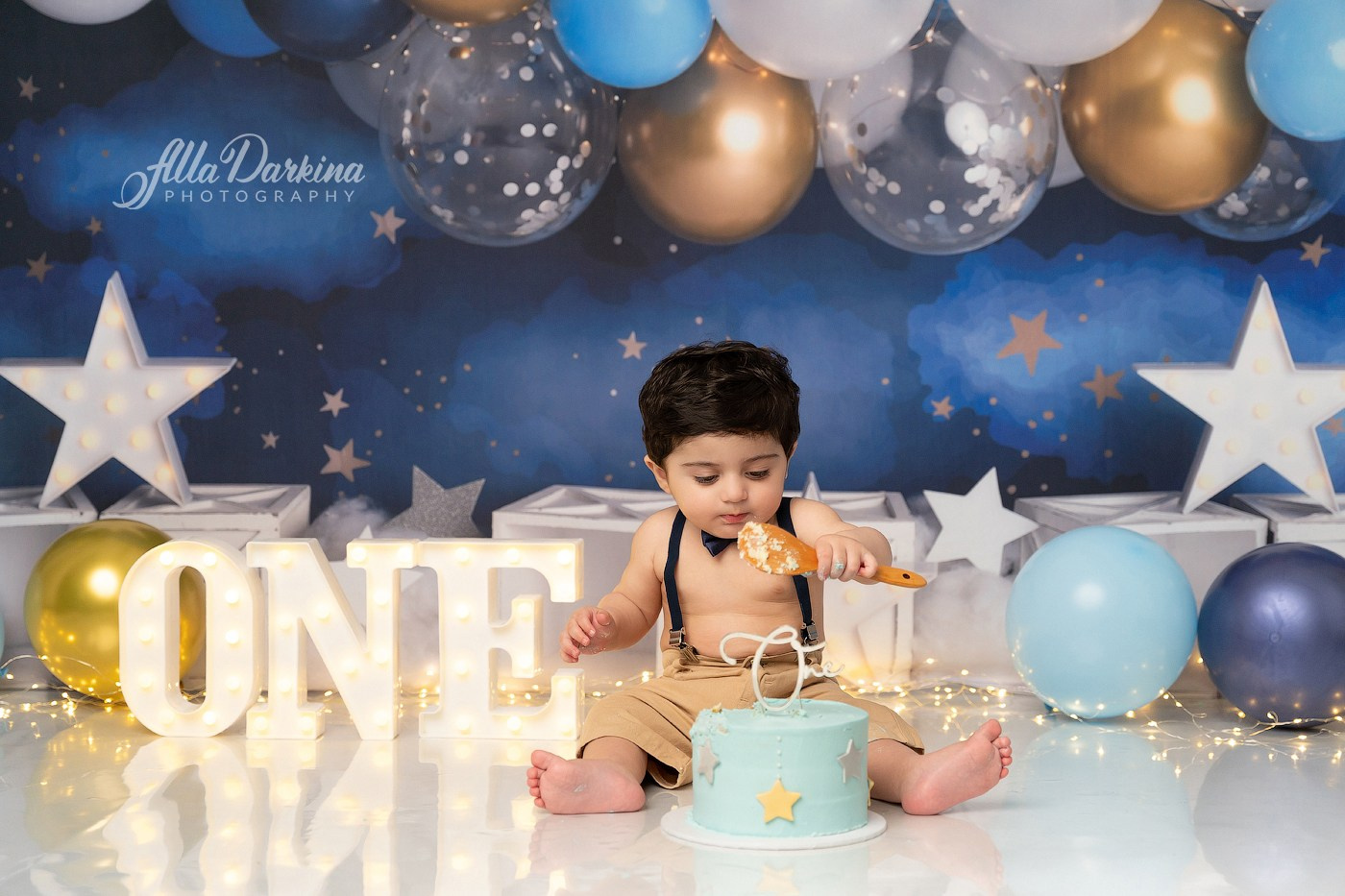 Starry Night Cake Smash Session. Newborn and family photographer. Hills District. Sydney