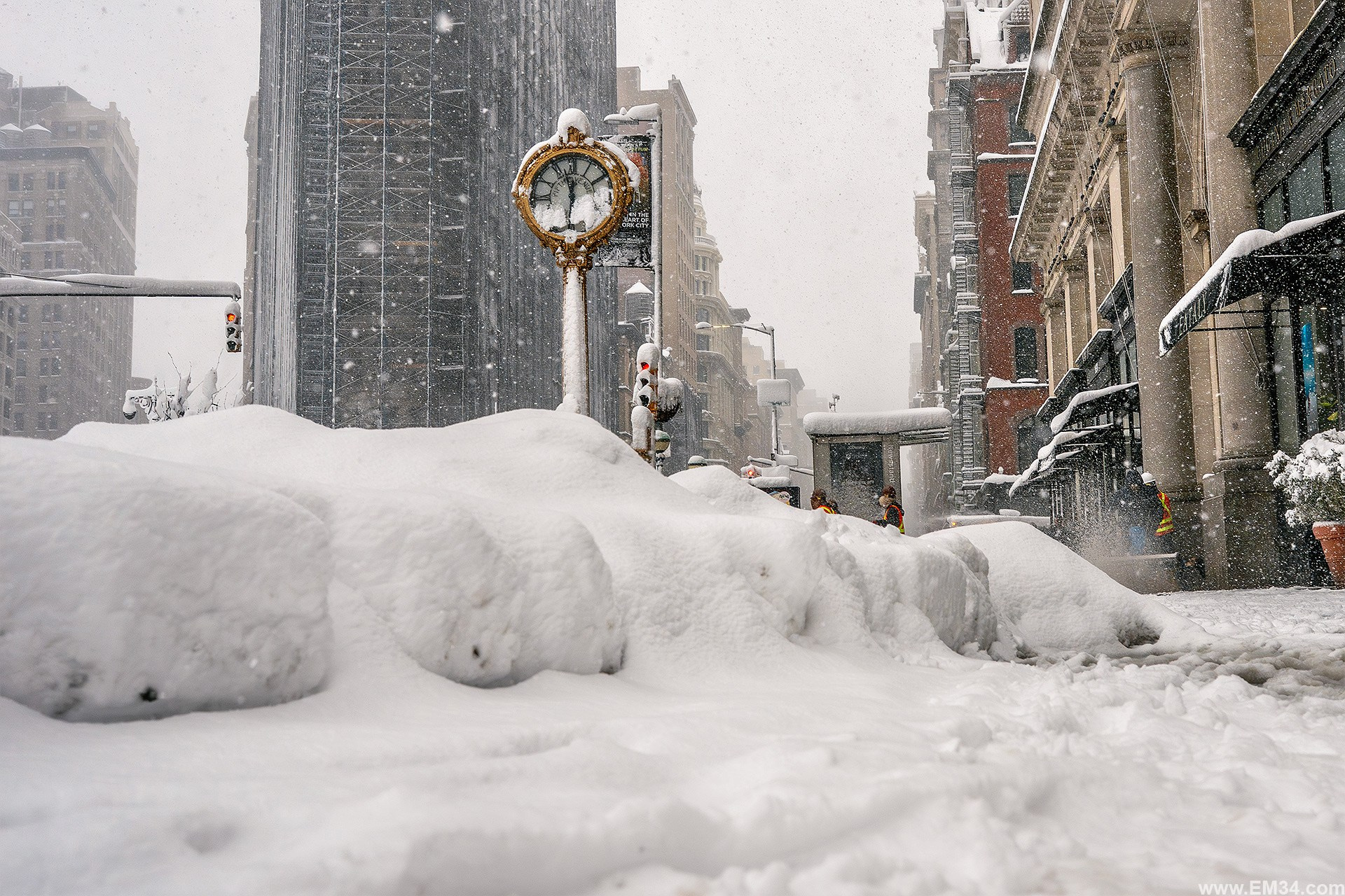 Blizzard in Manhattan, New York — two days ago. After 25 years here I braved the freezing storm to capture fairy-tale snow at iconic spots. Emin Kuliyev — Award-Winning Wedding Photojournalist NYC & USA | Best Wedding Photographer Known for Candid, Timeless Moments