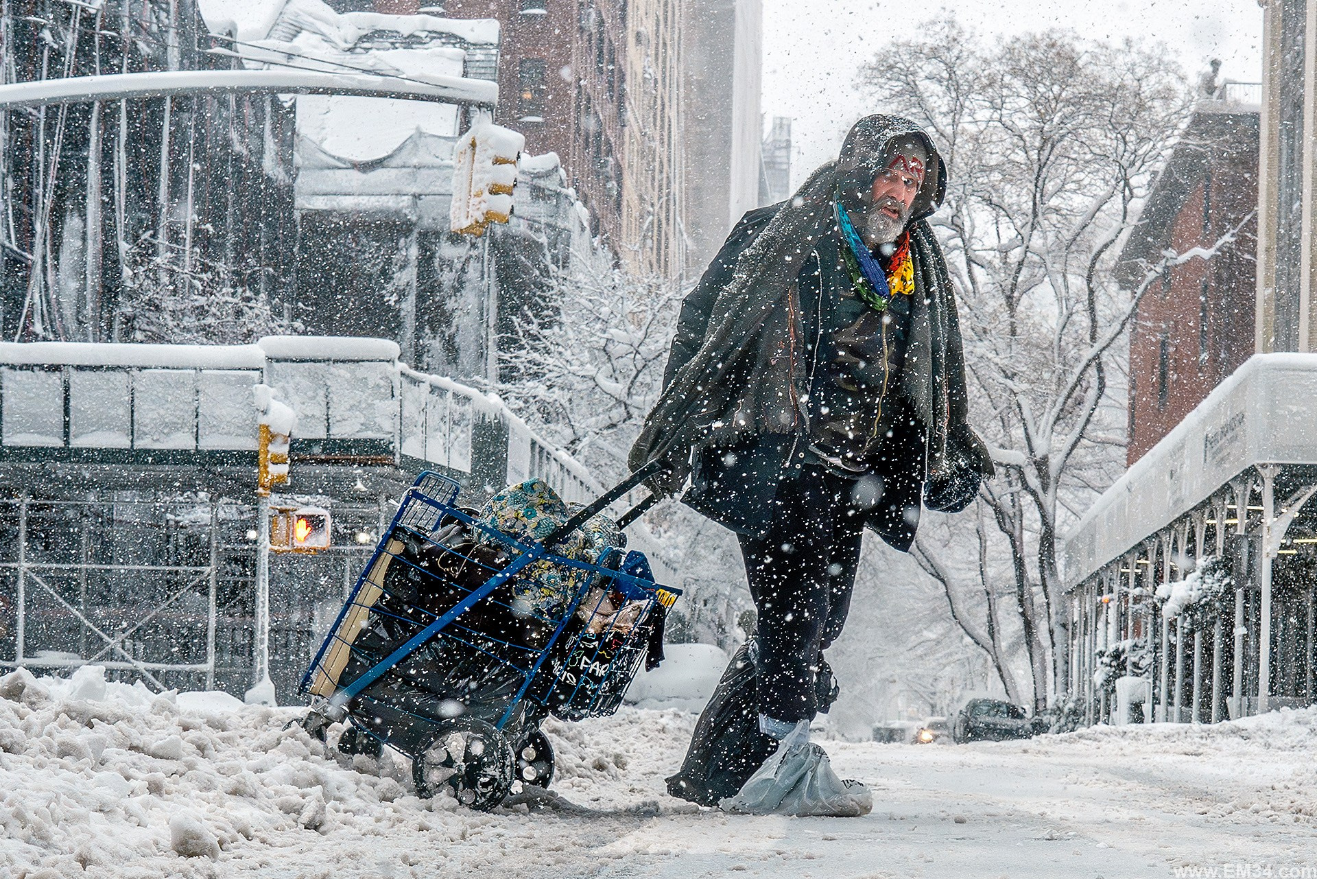 Blizzard in Manhattan, New York — two days ago. After 25 years here I braved the freezing storm to capture fairy-tale snow at iconic spots. Emin Kuliyev — Award-Winning Wedding Photojournalist NYC & USA | Best Wedding Photographer Known for Candid, Timeless Moments