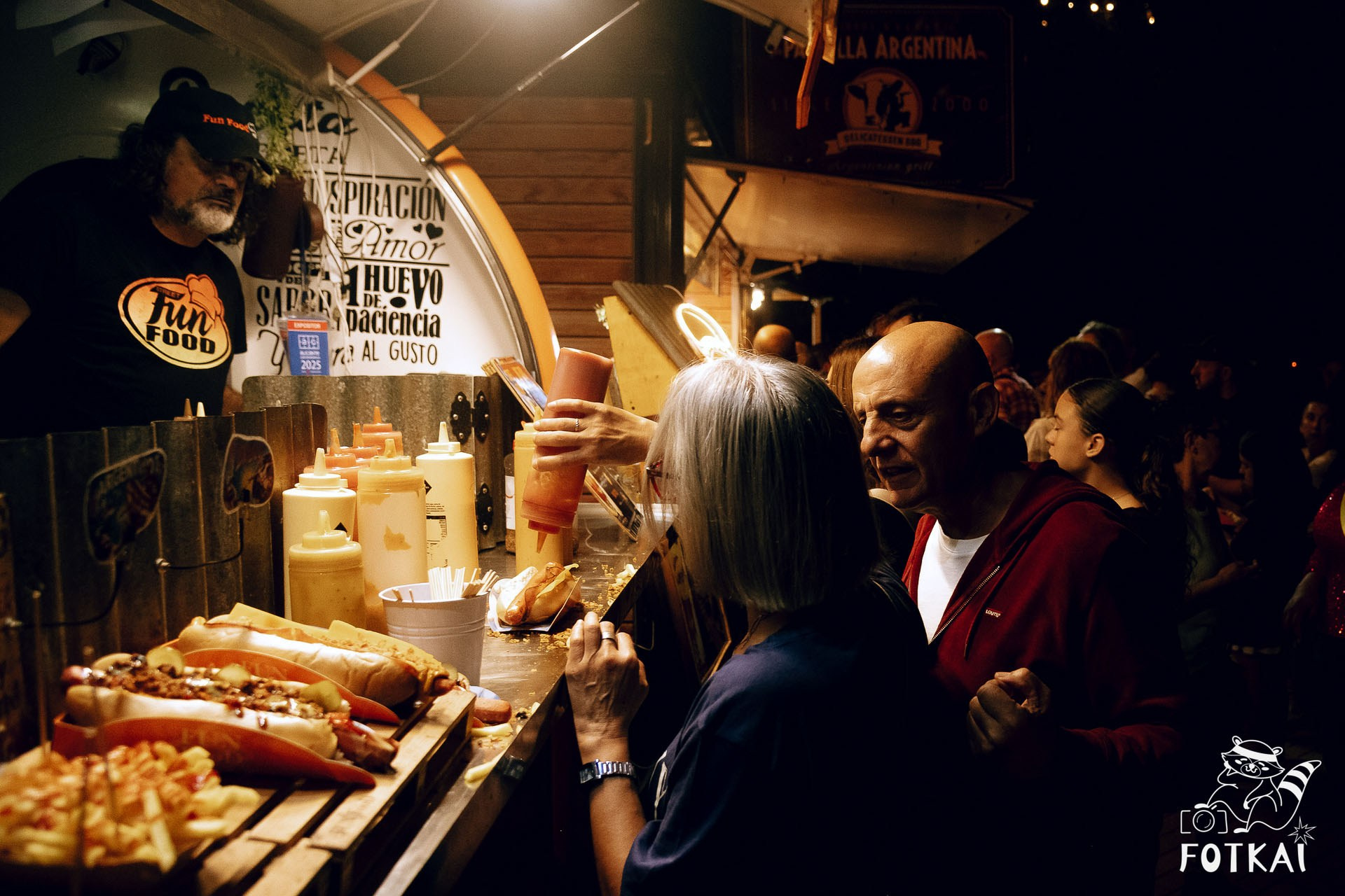 Фотоотчёт Street Food Market Torrevieja — Seguridad Social & Las Hienas DJs | FOTKAI
