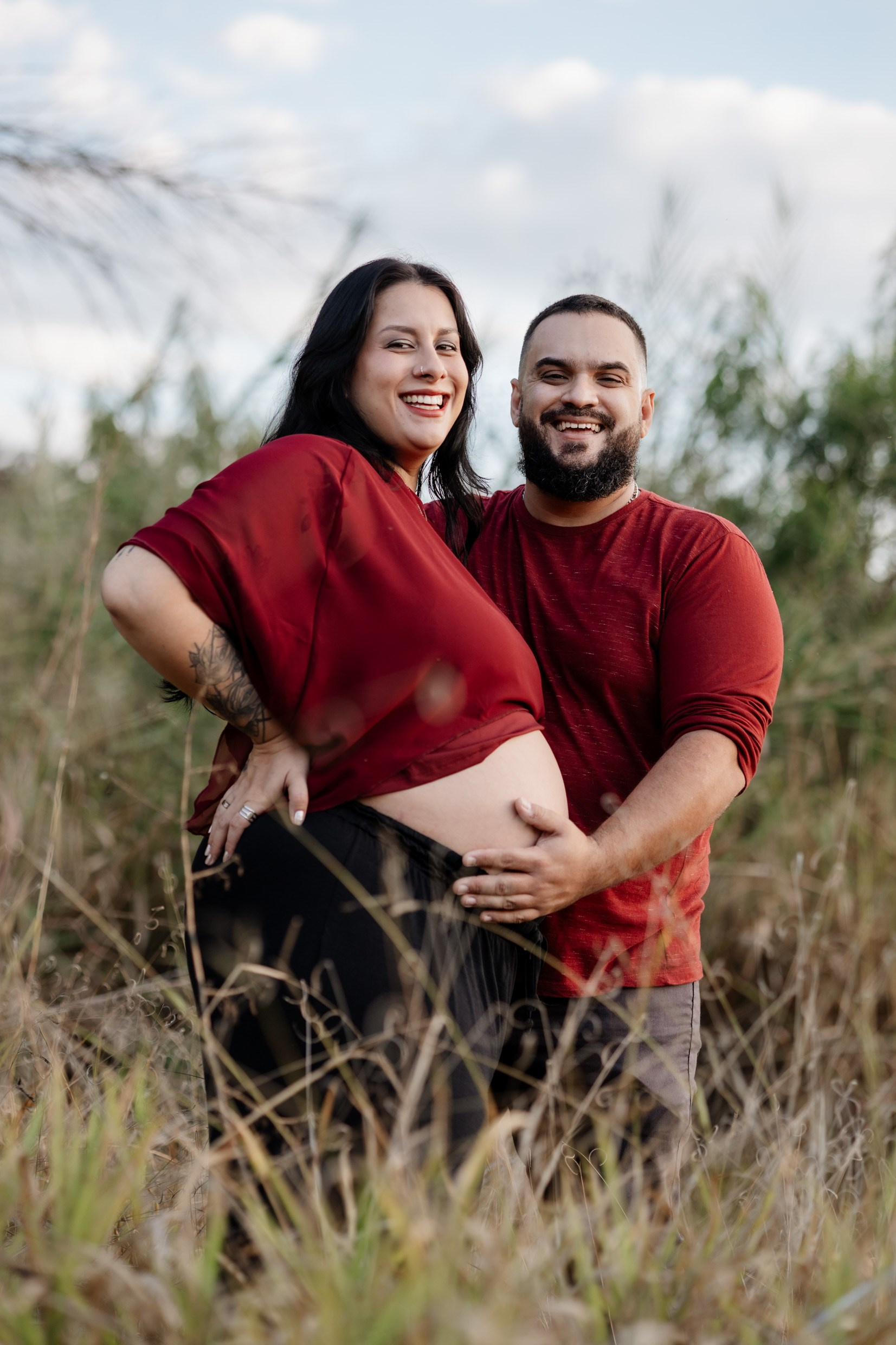 Casal em ensaio de maternidade