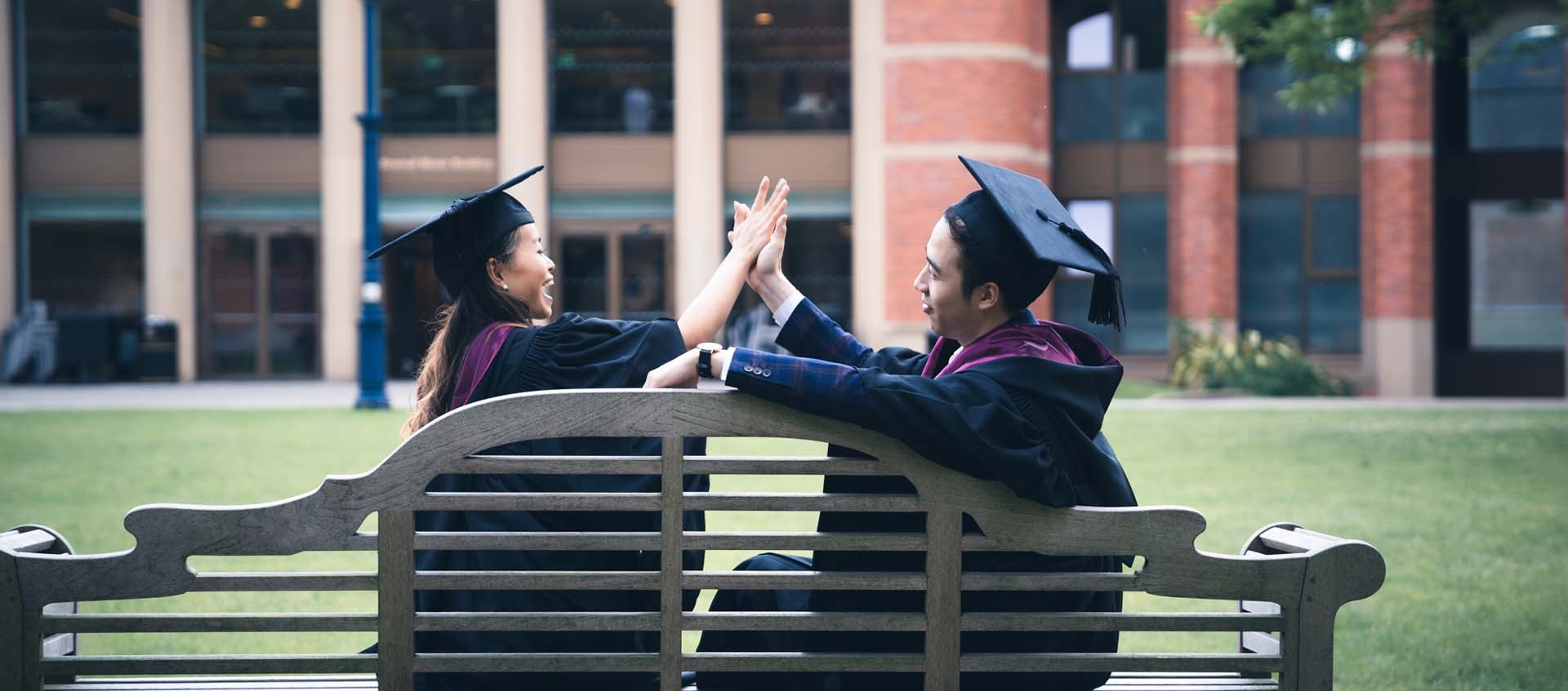 🎓 Togiishapki.bg — Тоги и академични шапки за дипломиране на студенти, ученици и деца