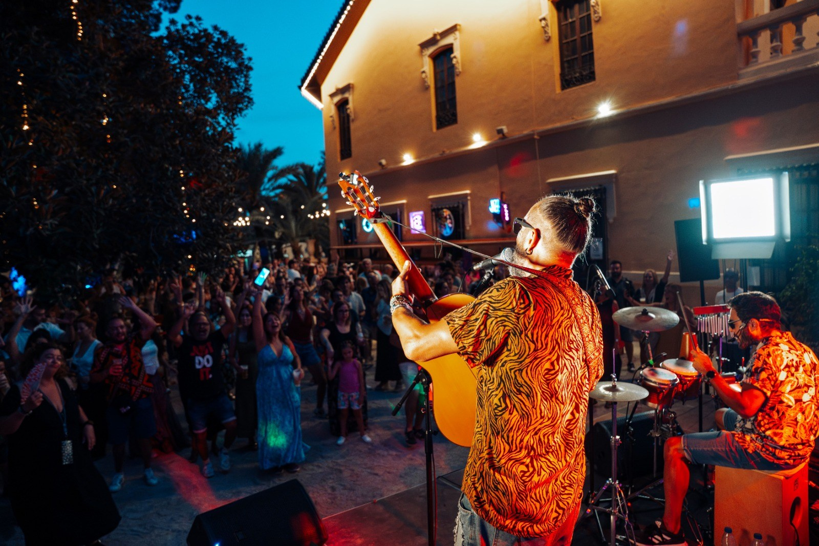 Festival Noches Mágicas 2026 opens this week: two weeks of music, art and gastronomy in the Jardines de Abril | FOTKAI