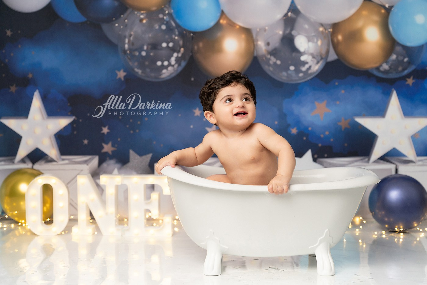 Starry Night Cake Smash Session. Newborn and family photographer. Hills District. Sydney