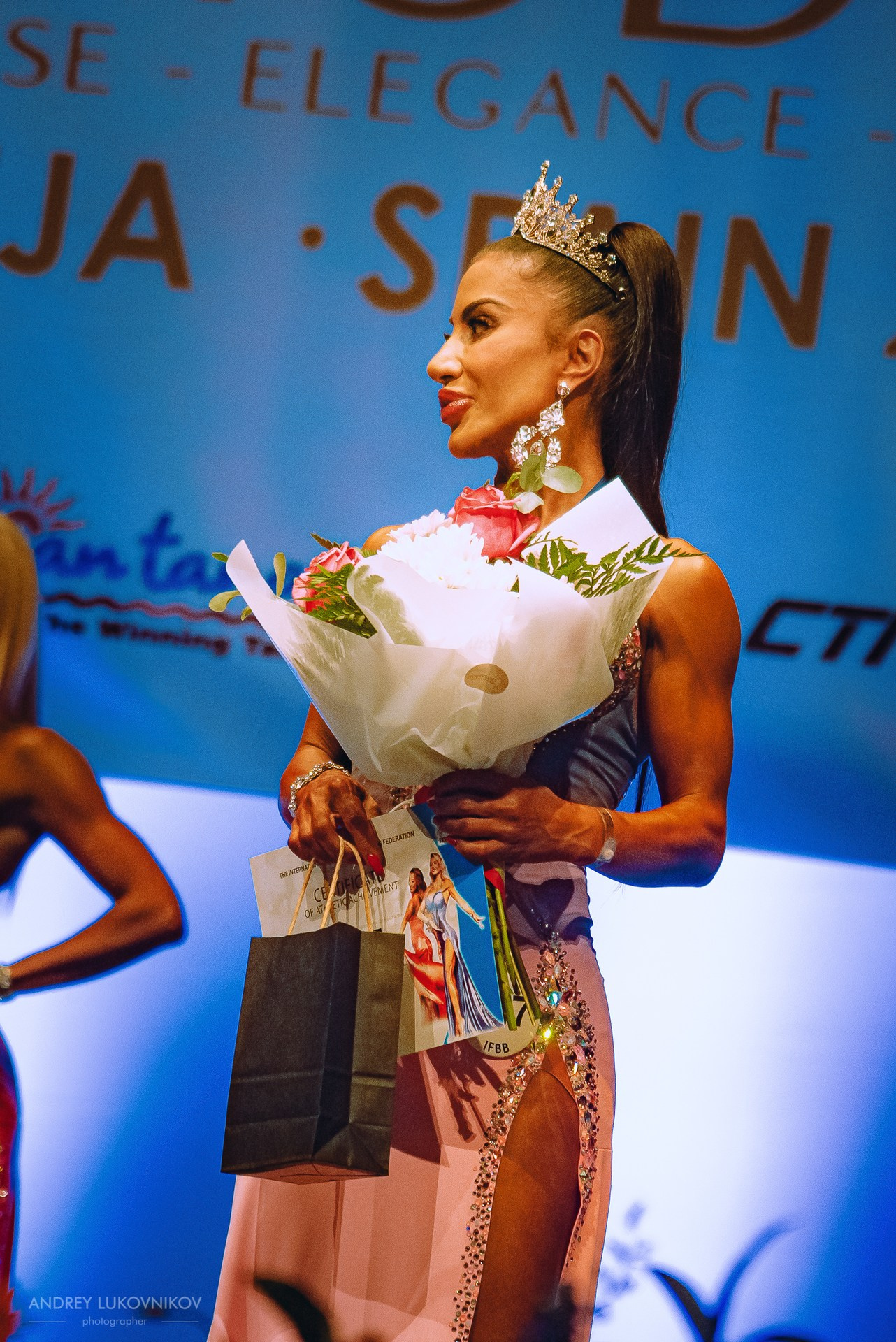 Sesión fotográfica de reportaje para el concurso internacional IFBB Miss Fit Model Europe 2024 en Torrevieja | Fotógrafo Andrey Lukovnikov