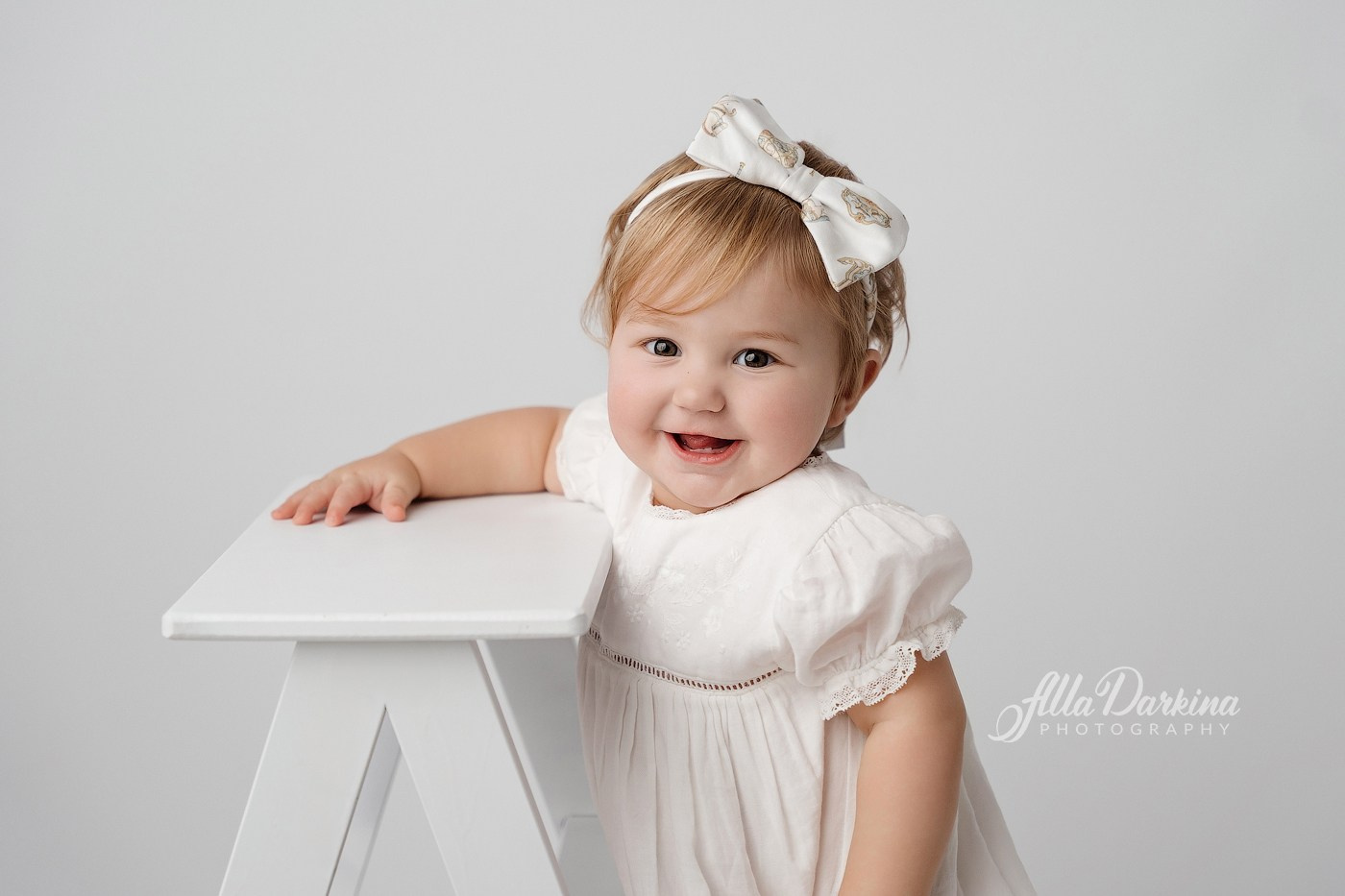 Photo session for 3-12 months babies price guide. Newborn and family photographer. Hills District. Sydney