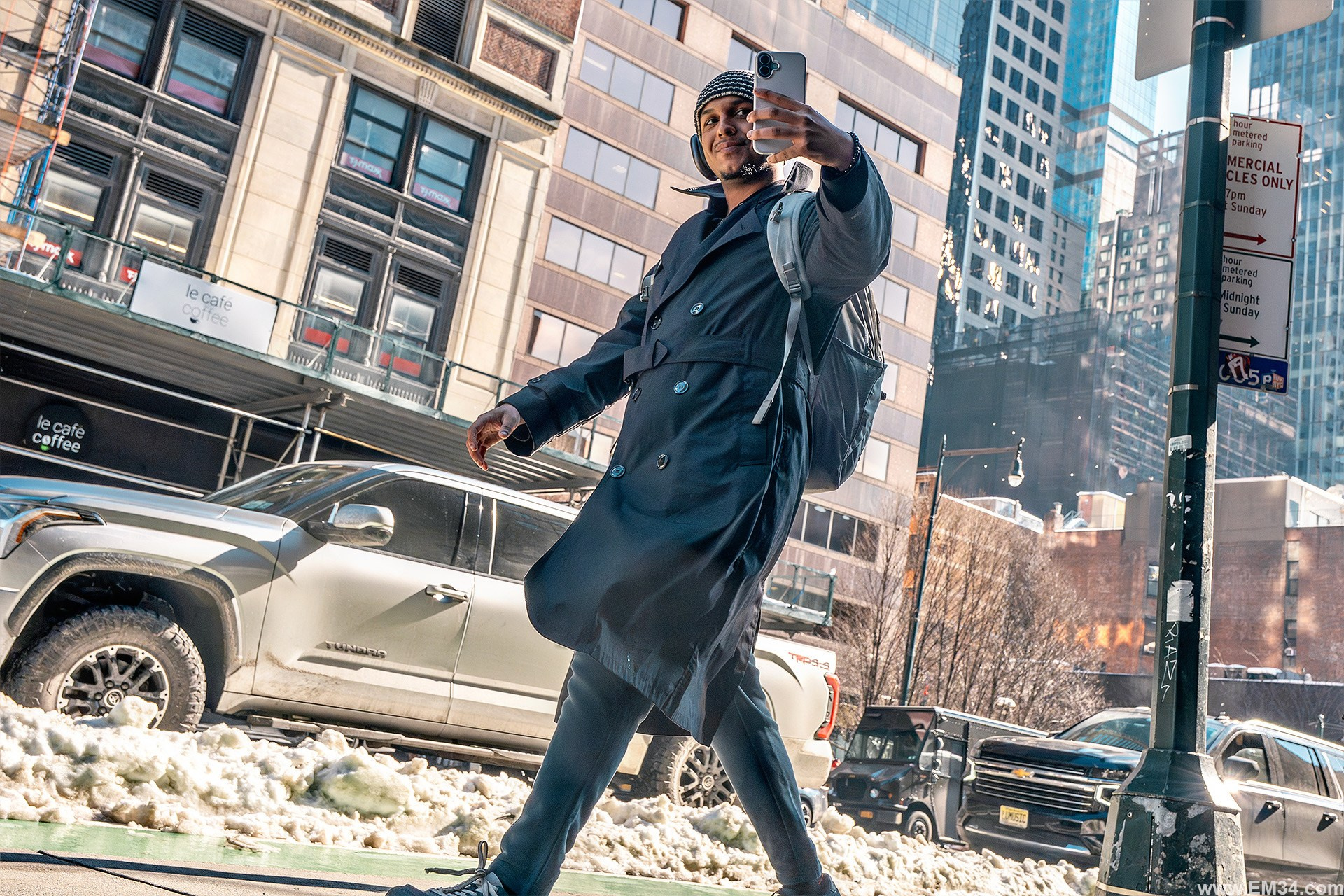 Two days after the blizzard, I walked from Central Park at 59th to Grand Central. Raw street photos of NYC quietly carrying on. Emin Kuliyev — Award-Winning Wedding Photojournalist NYC & USA | Best Wedding Photographer Known for Candid, Timeless Moments