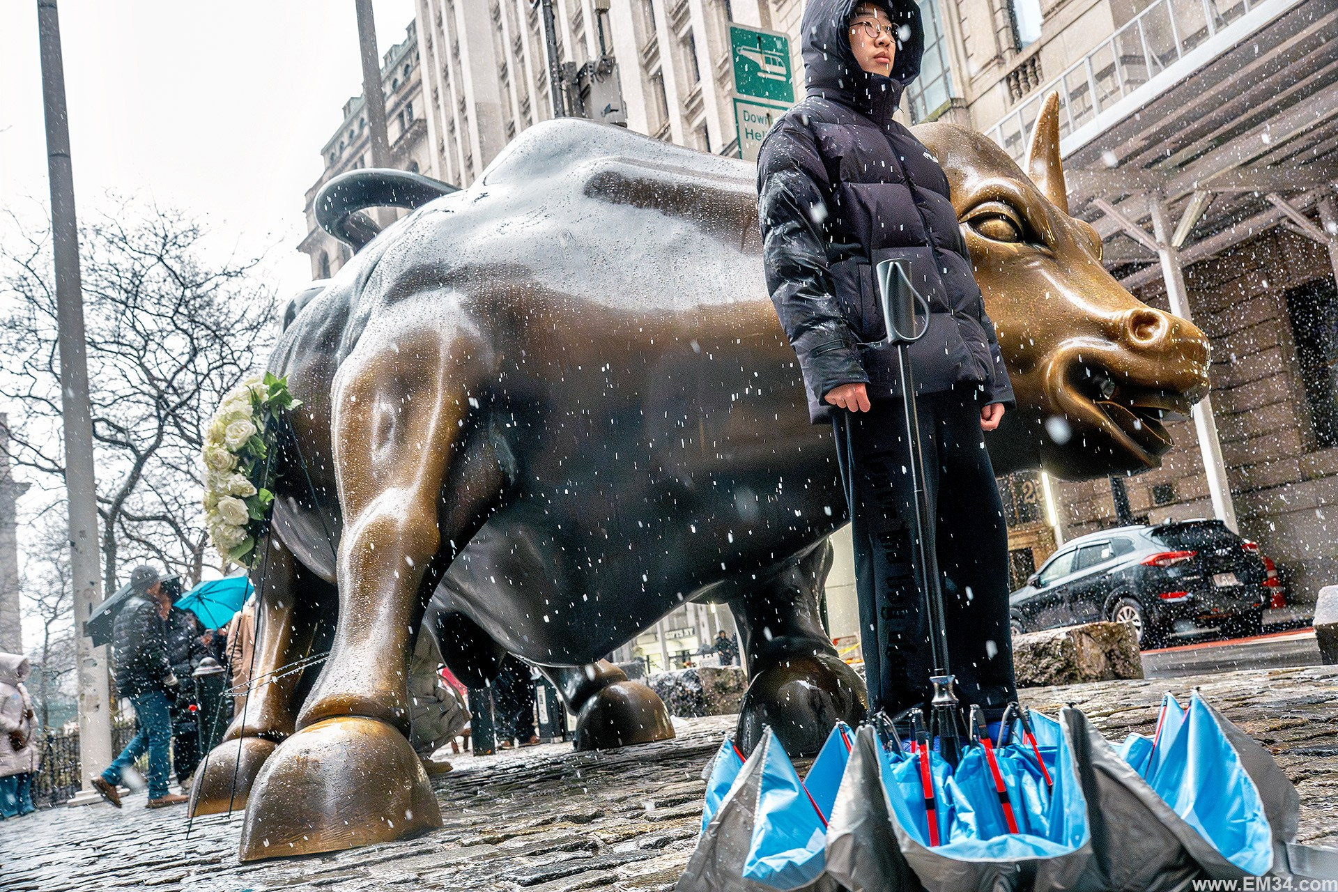 Manhattan Snowfall Street Photography — Wall Street to Brooklyn Bridge, Quiet Winter Mood Before NYC Snowstorm. Emin Kuliyev — Award-Winning Wedding Photojournalist NYC & USA | Best Wedding Photographer Known for Candid, Timeless Moments
