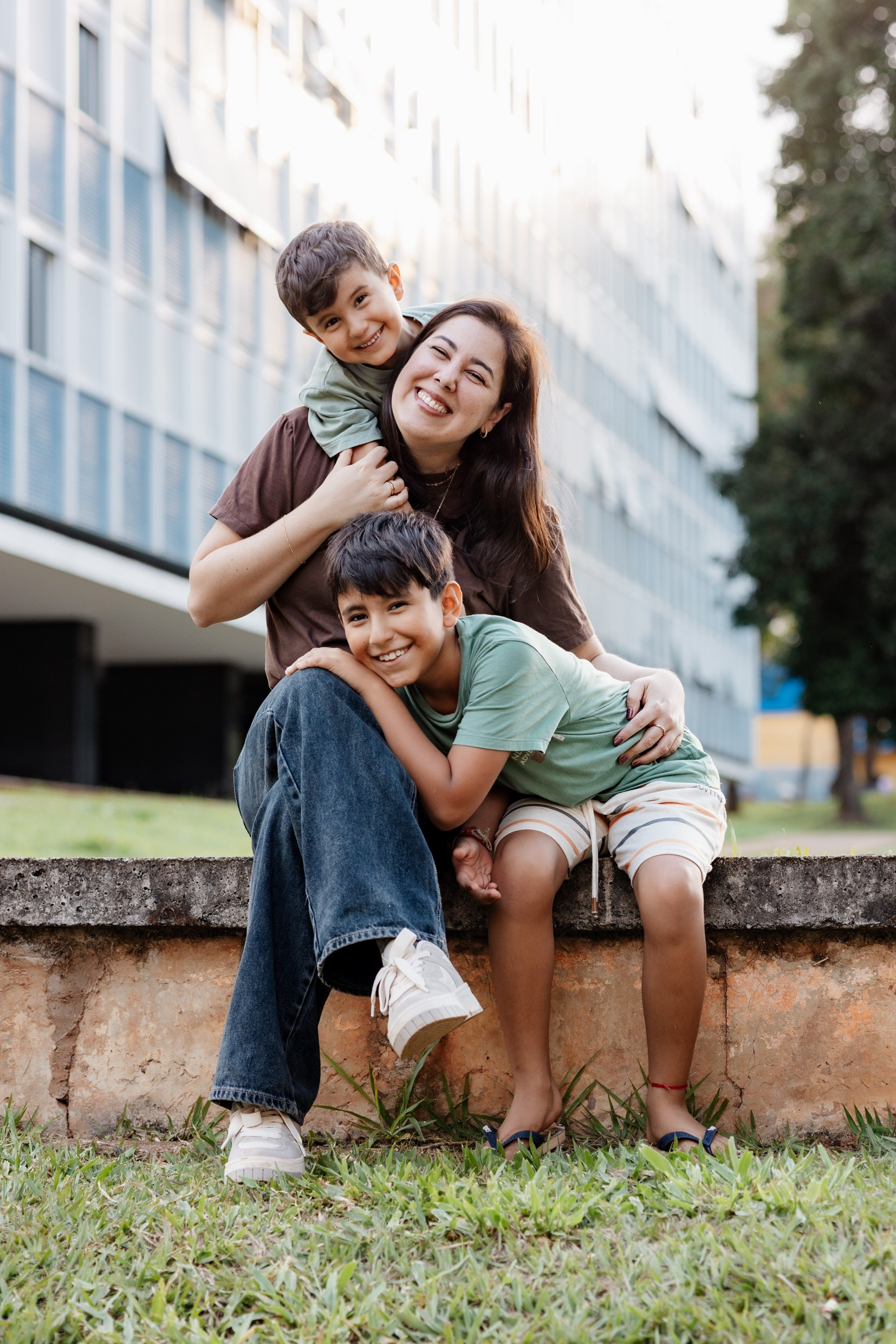 Ensaio mãe e filhos em Brasília • Asa Norte | Fotografia de Família. Fotógrafa em Brasília e Recife | Ensaios de família, gestante e festas infantis — Ize Fotografia