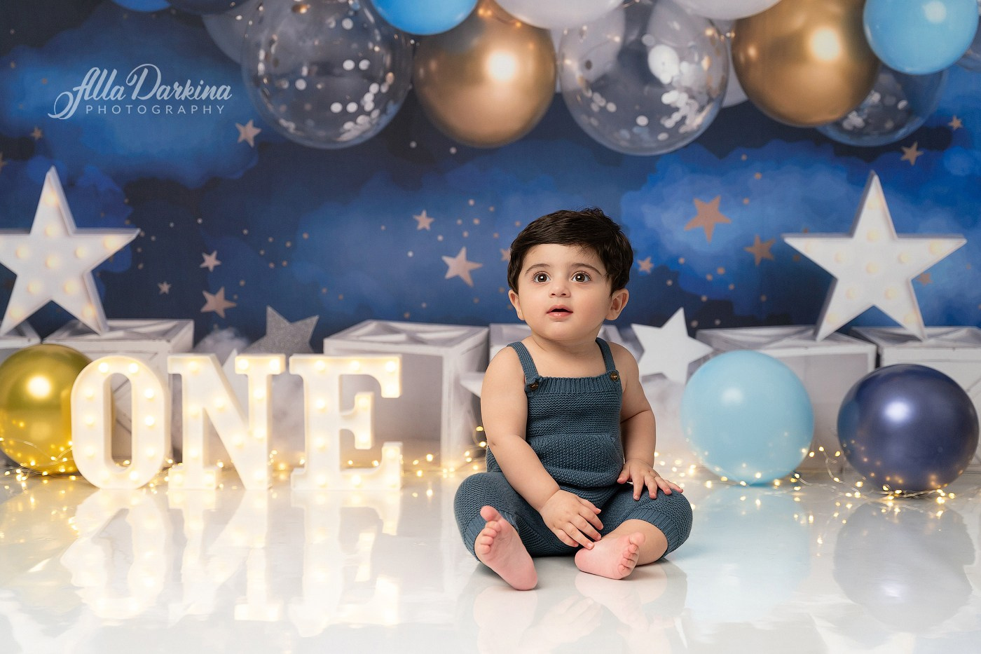 Starry Night Cake Smash Session. Newborn and family photographer. Hills District. Sydney