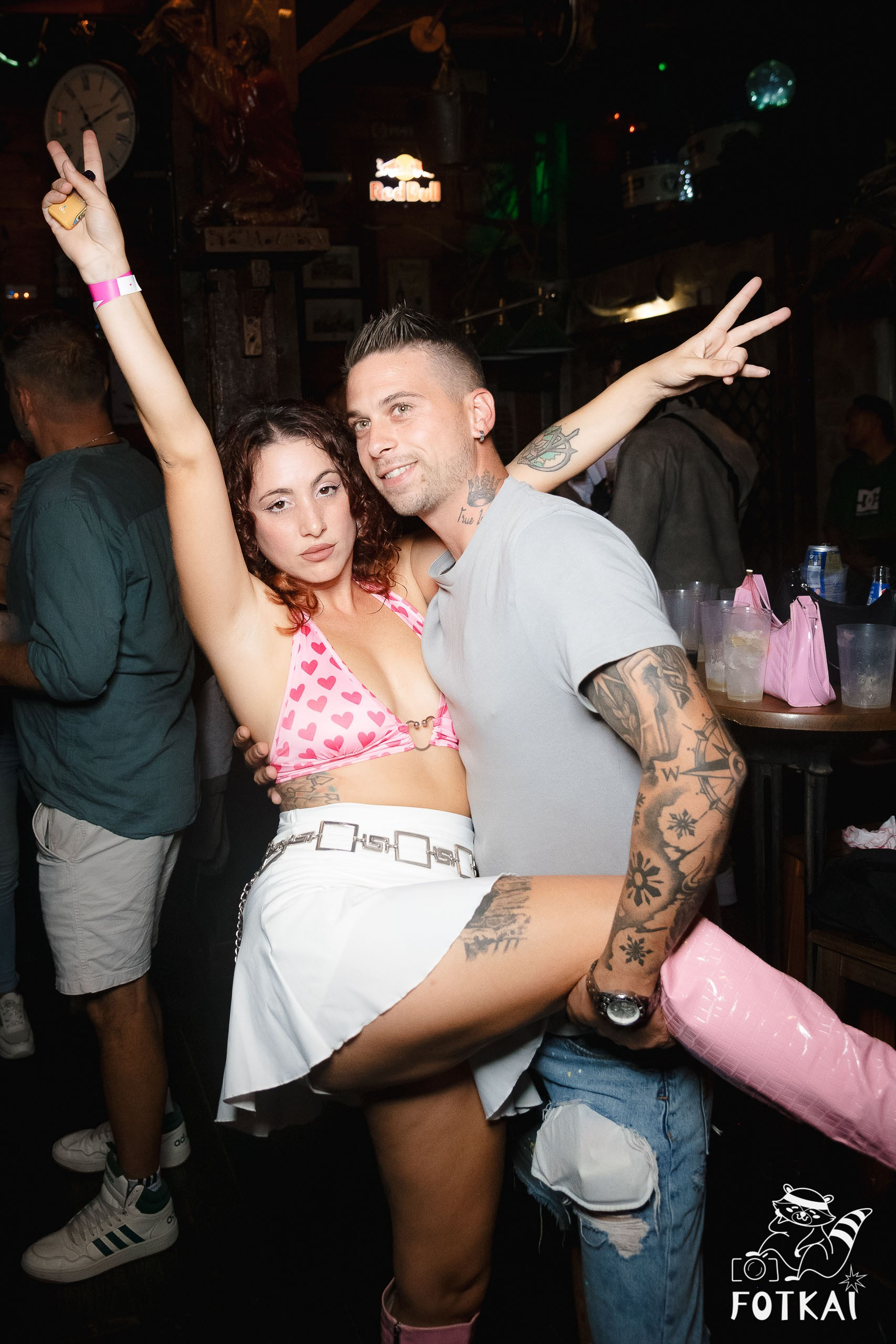 Fiesta Víspera de Festivo en El Paso Rock Bar – Hip Hop Old School | Reportaje fotográfico 08.10.2025 | FOTKAI