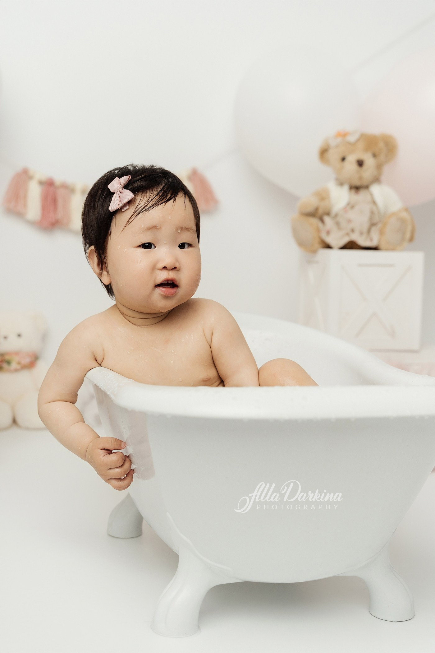 Cake smash session. Newborn and family photographer. Hills District. Sydney