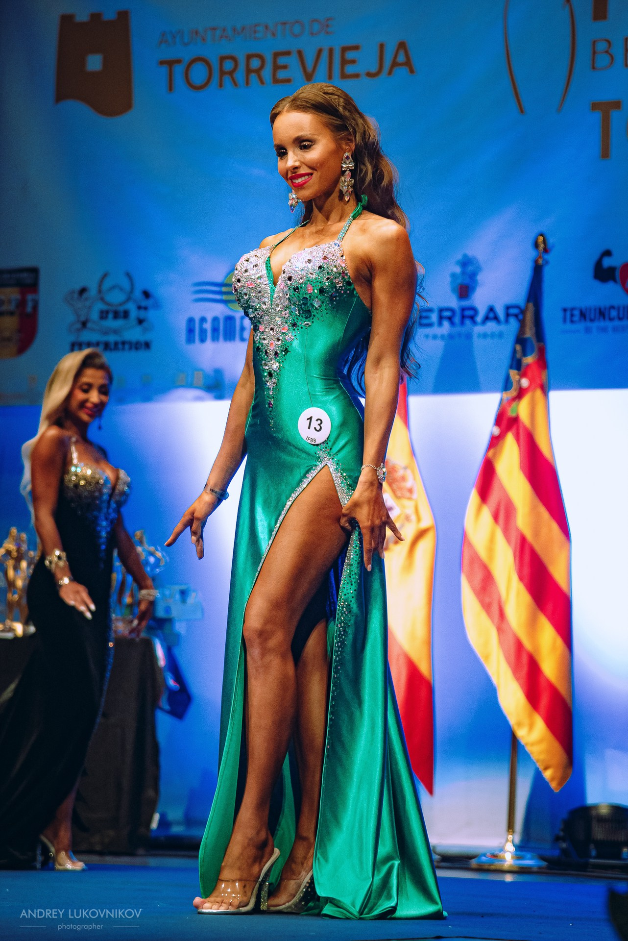 Sesión fotográfica de reportaje para el concurso internacional IFBB Miss Fit Model Europe 2024 en Torrevieja | Fotógrafo Andrey Lukovnikov