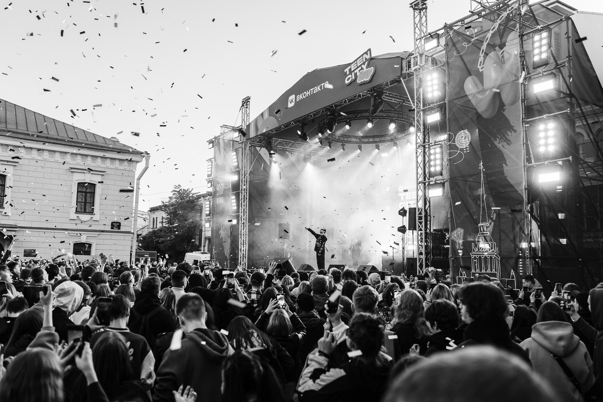 Professional coverage of a large-scale stadium concert and public event in Milan with crowd interaction.