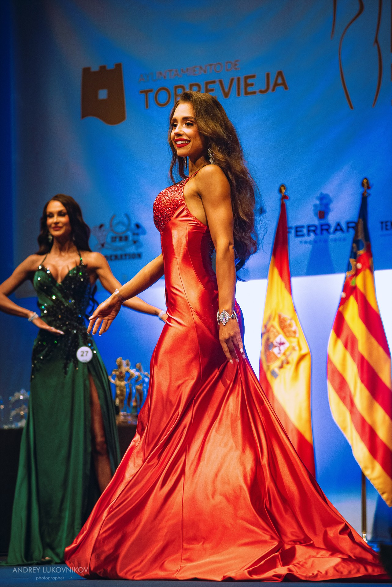 Sesión fotográfica de reportaje para el concurso internacional IFBB Miss Fit Model Europe 2024 en Torrevieja | Fotógrafo Andrey Lukovnikov