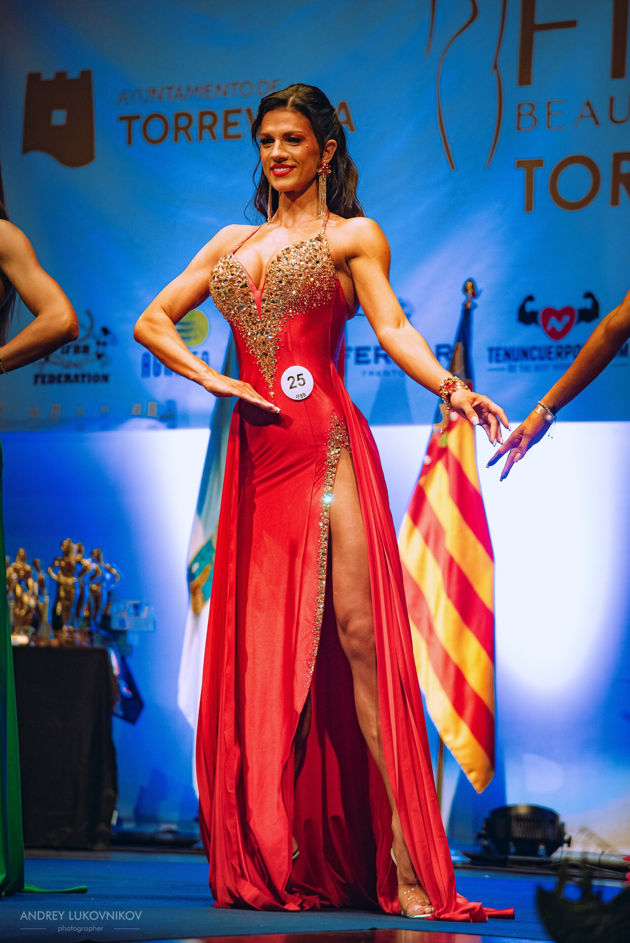 Sesión fotográfica de reportaje para el concurso internacional IFBB Miss Fit Model Europe 2024 en Torrevieja | Fotógrafo Andrey Lukovnikov