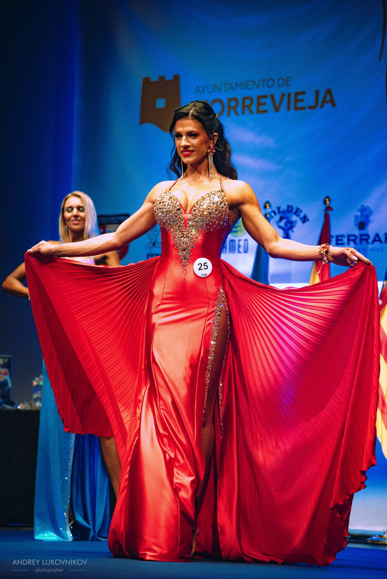 Sesión fotográfica de reportaje para el concurso internacional IFBB Miss Fit Model Europe 2024 en Torrevieja | Fotógrafo Andrey Lukovnikov