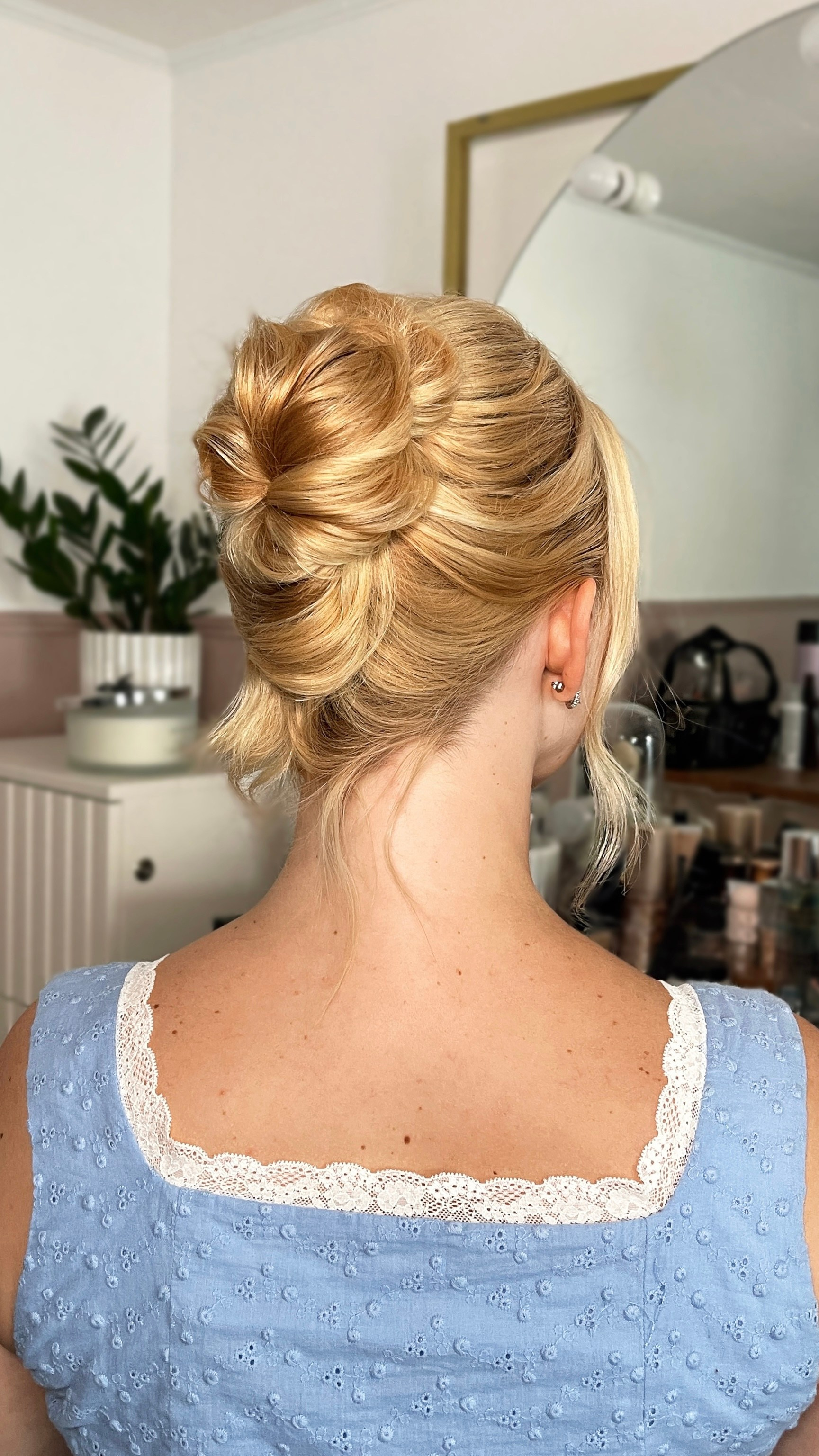 Bridal hairstyles, wedding hairstylist, elegant wedding hair. Makeup artist and Hair stylist in London