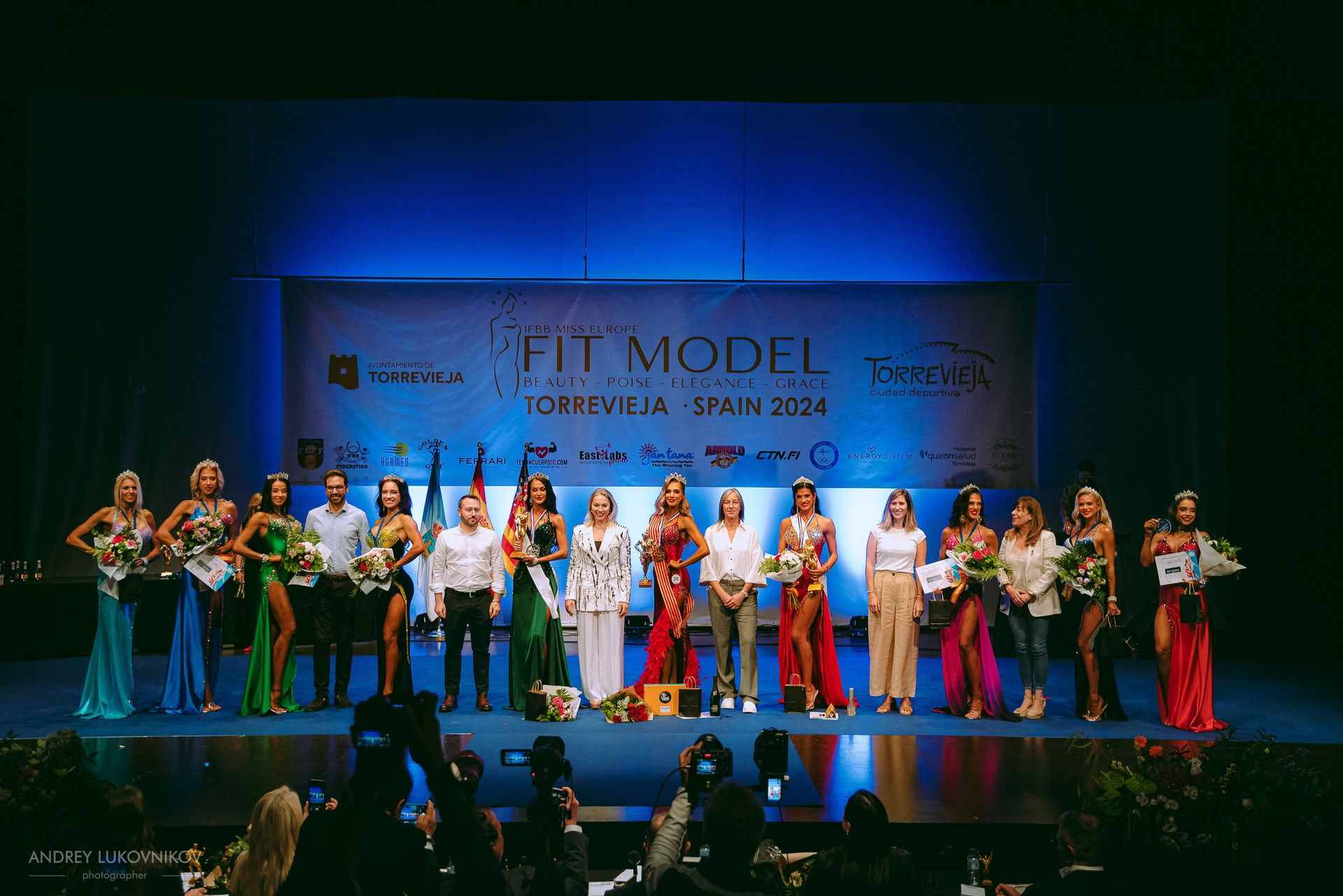 Sesión fotográfica de reportaje para el concurso internacional IFBB Miss Fit Model Europe 2024 en Torrevieja | Fotógrafo Andrey Lukovnikov